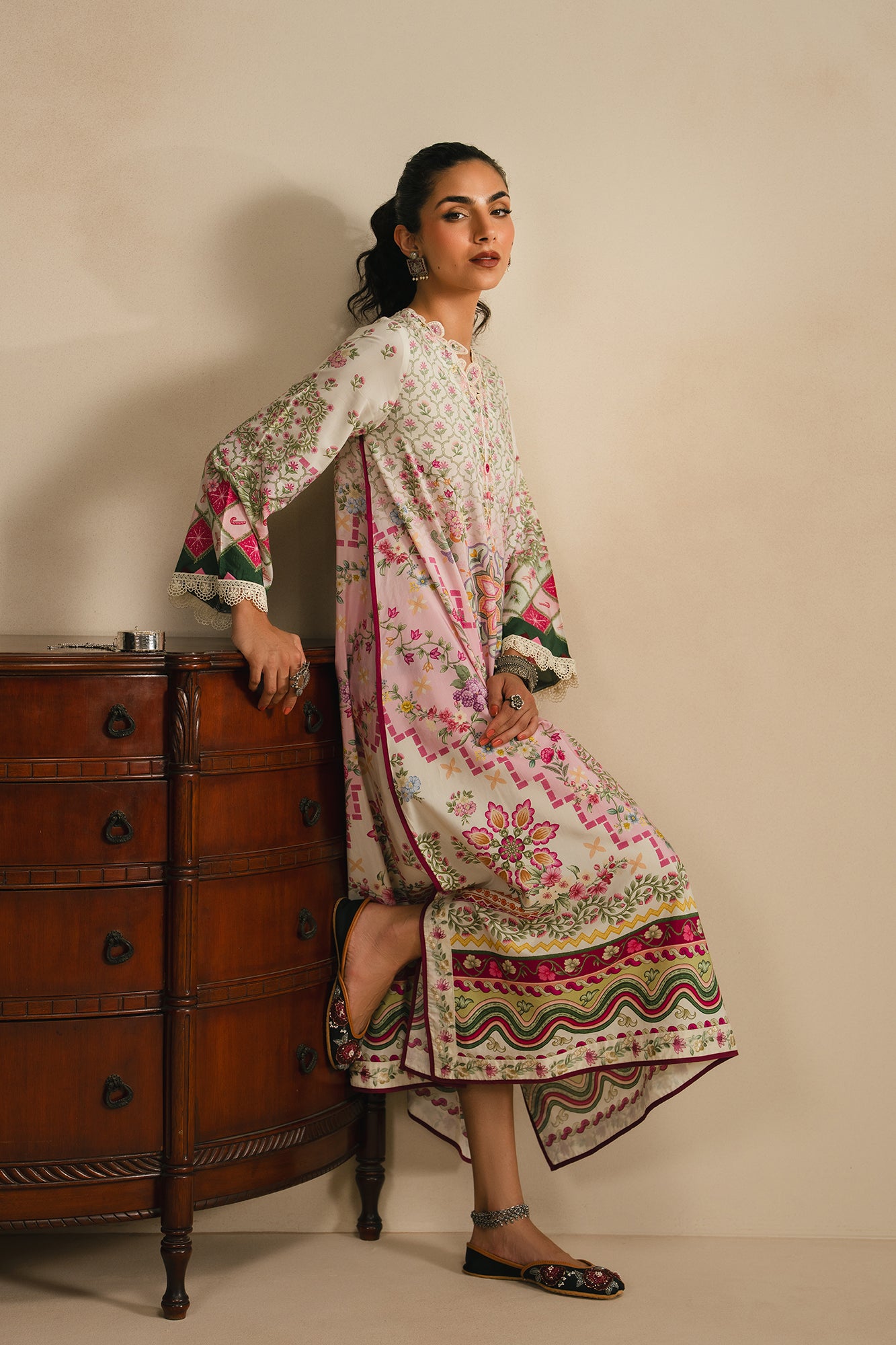 EMBROIDERED KAFTAN (E4409/103/005)