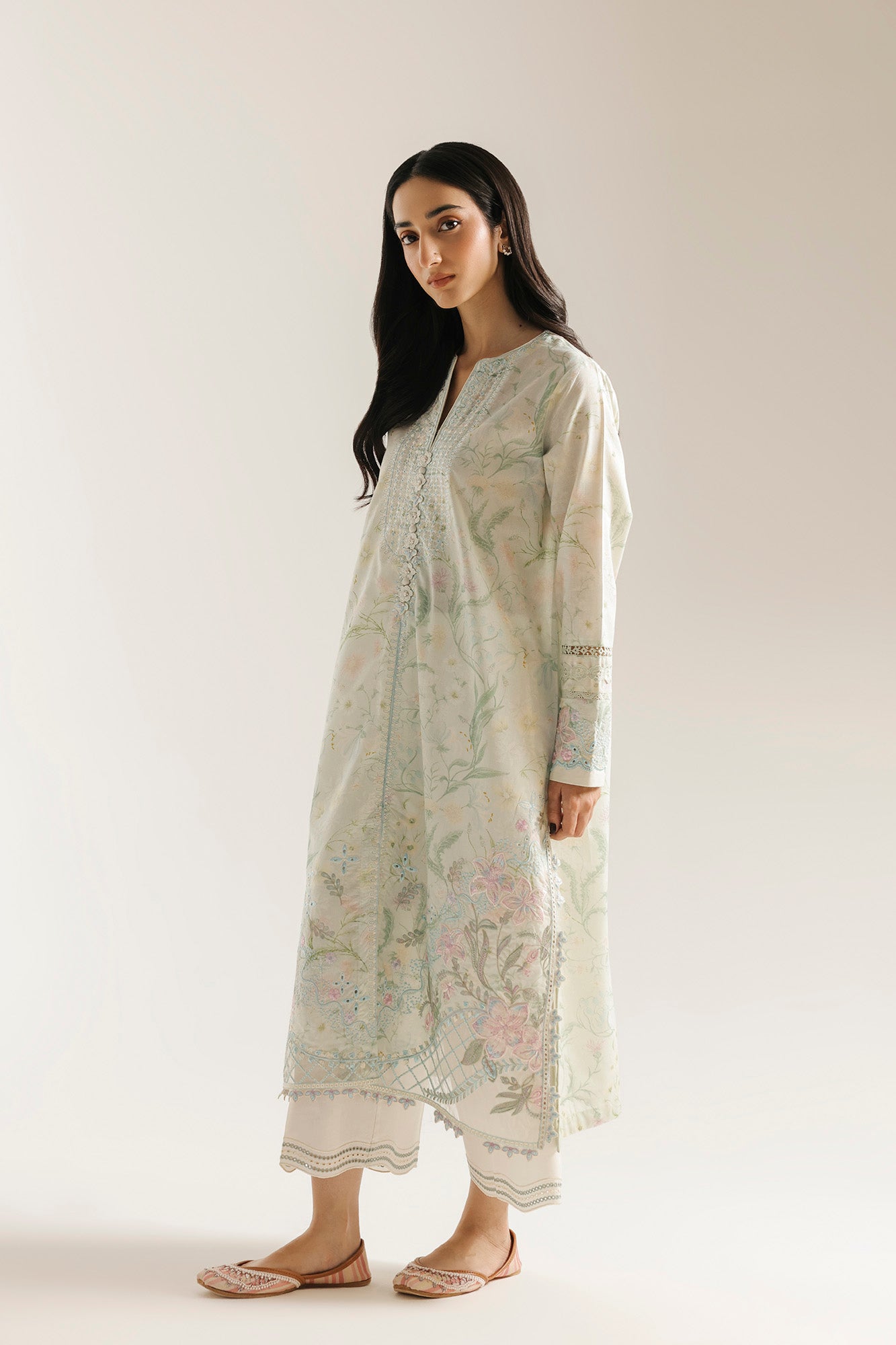 EMBROIDERED SUIT (E4418/103/722)