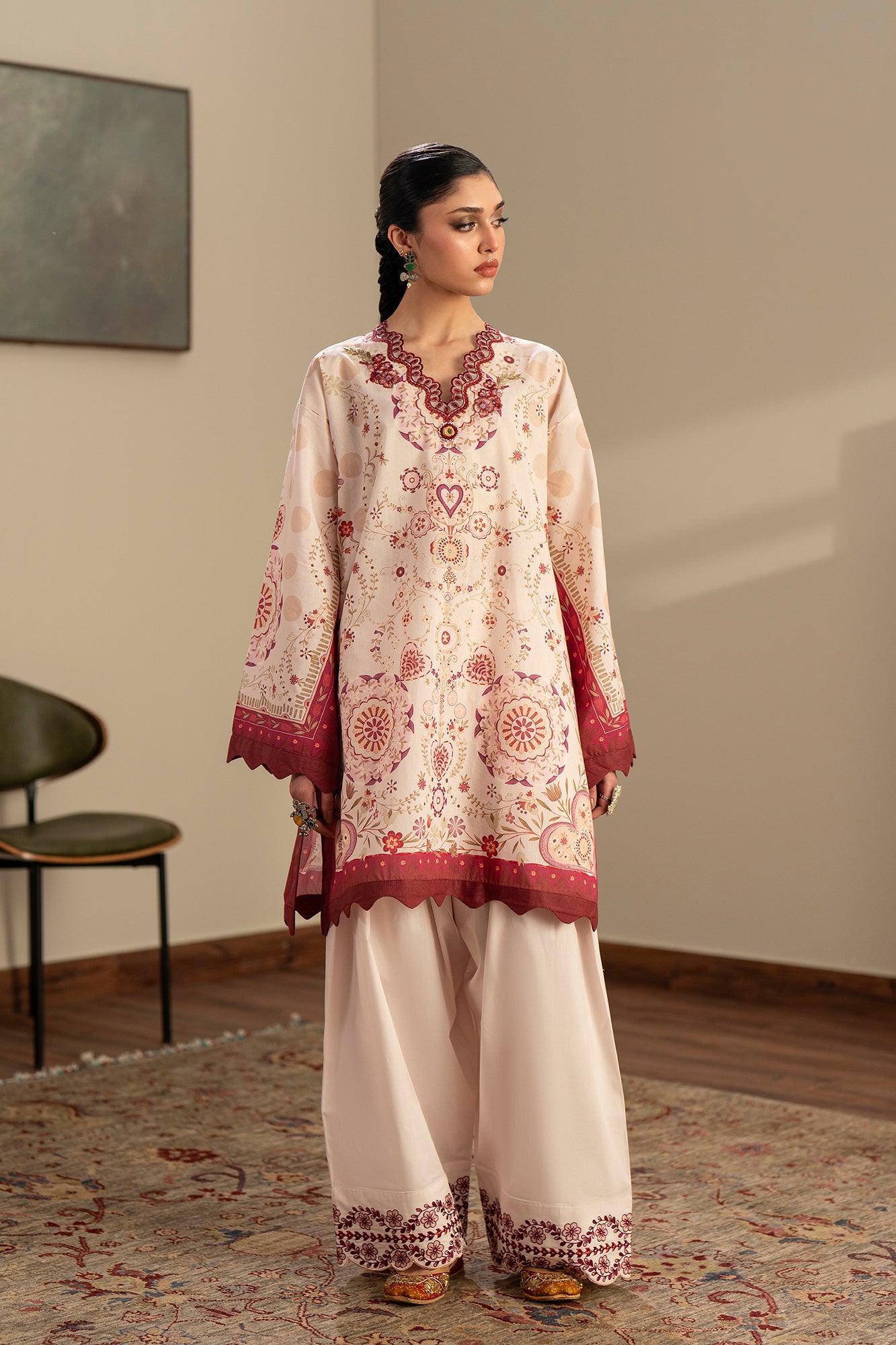 EMBROIDERED SUIT (E4421/103/329)