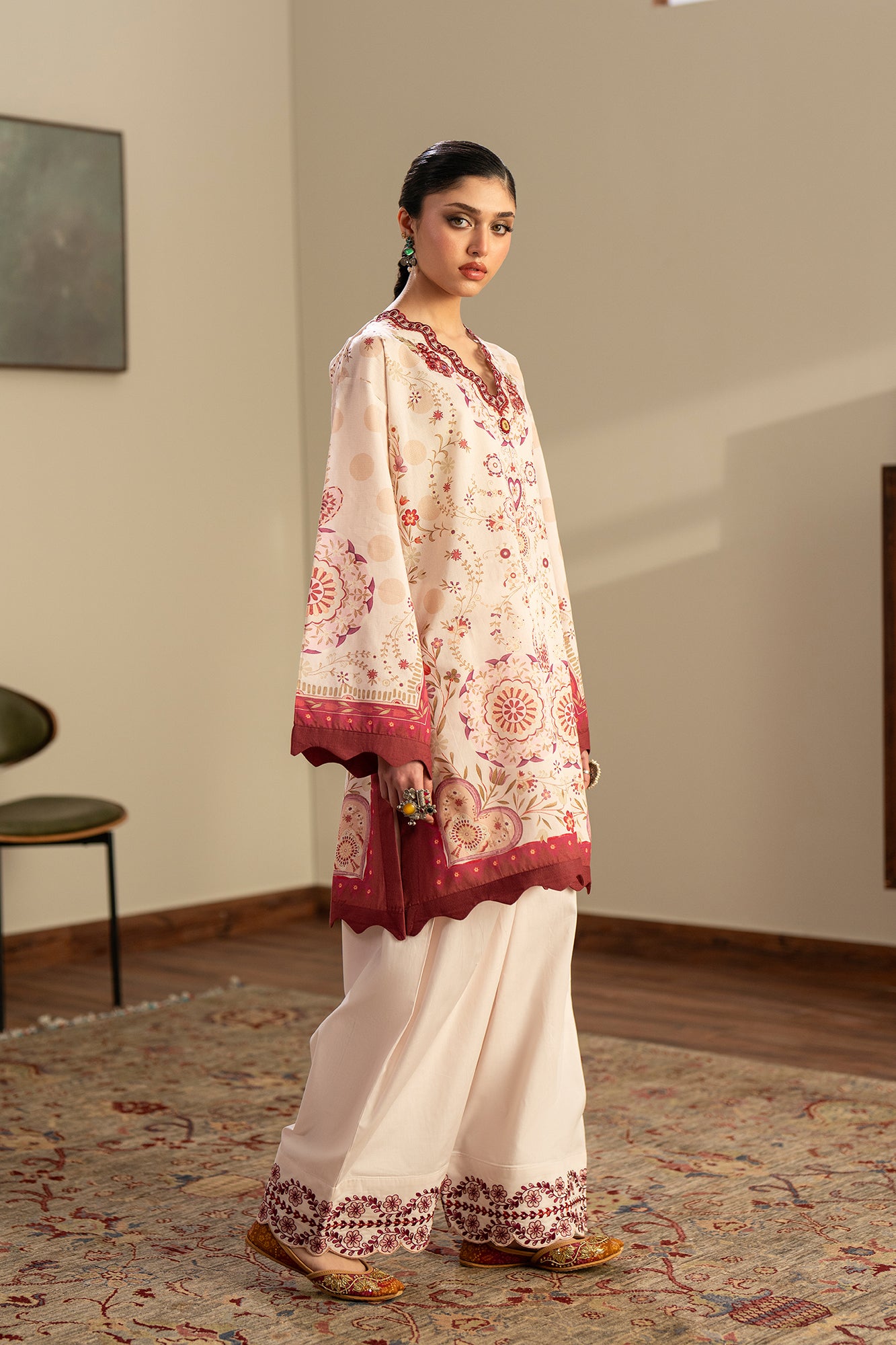 EMBROIDERED SUIT (E4421/103/329)