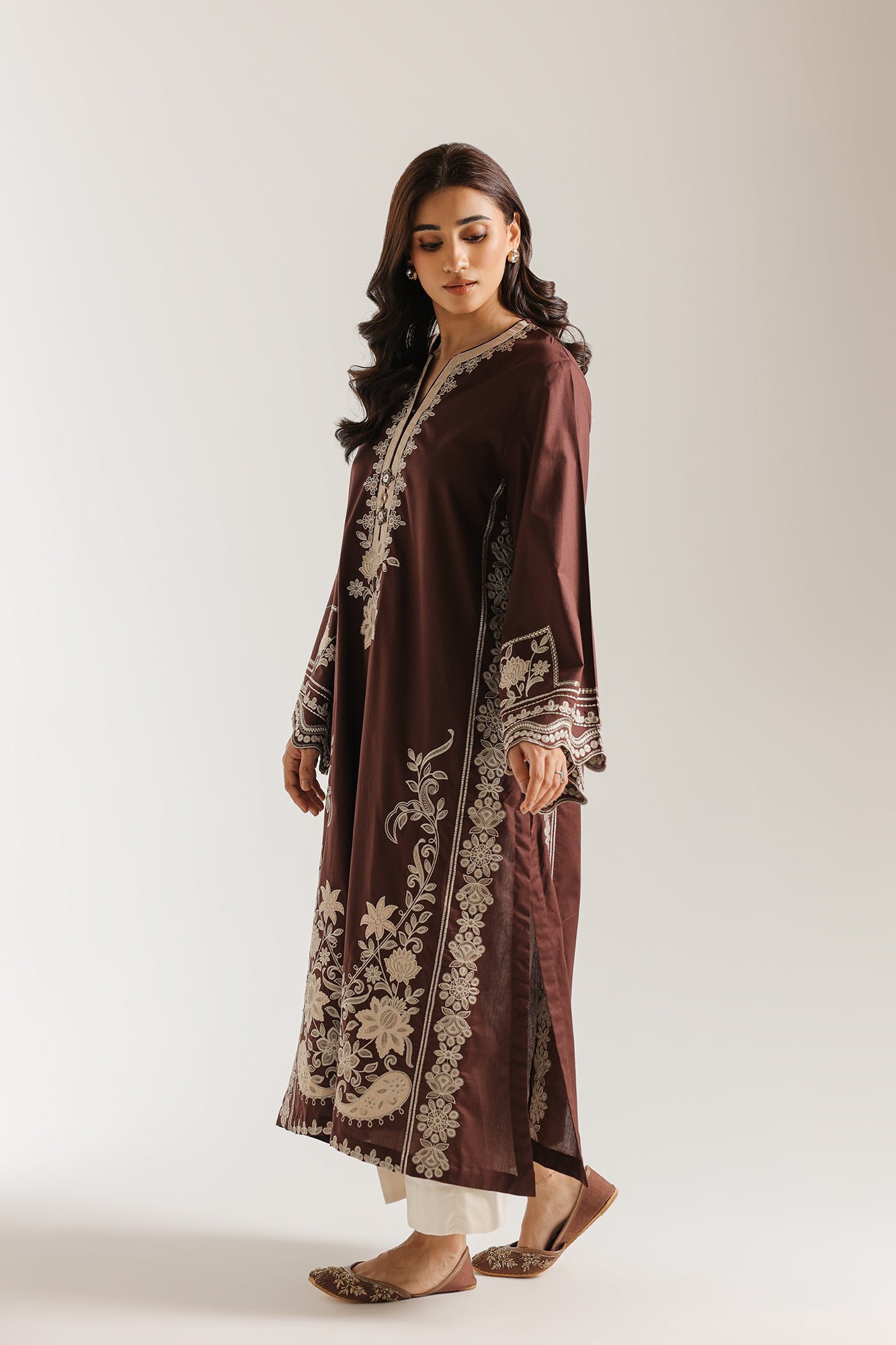 EMBROIDERED SUIT (E4426/103/317)
