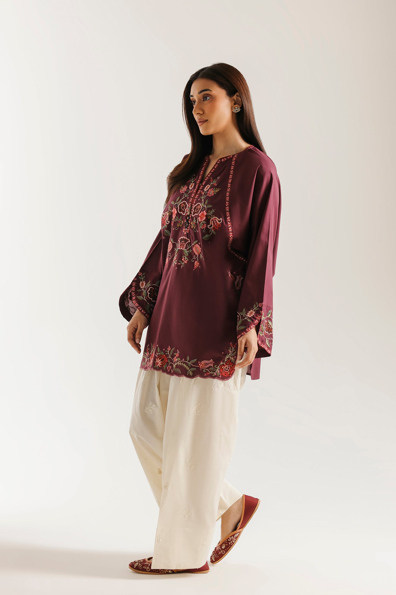 EMBROIDERED SUIT (E4428/103/516)