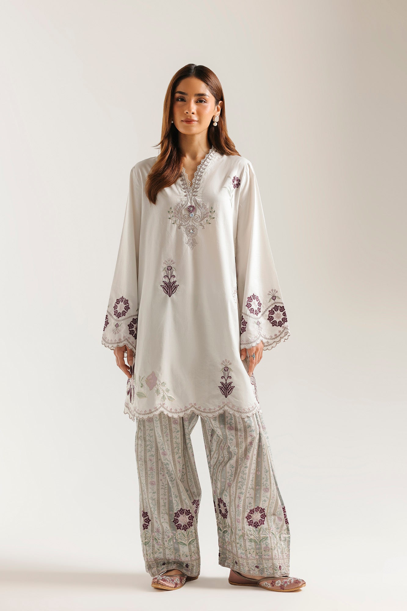 EMBROIDERED SUIT (E4429/103/914)
