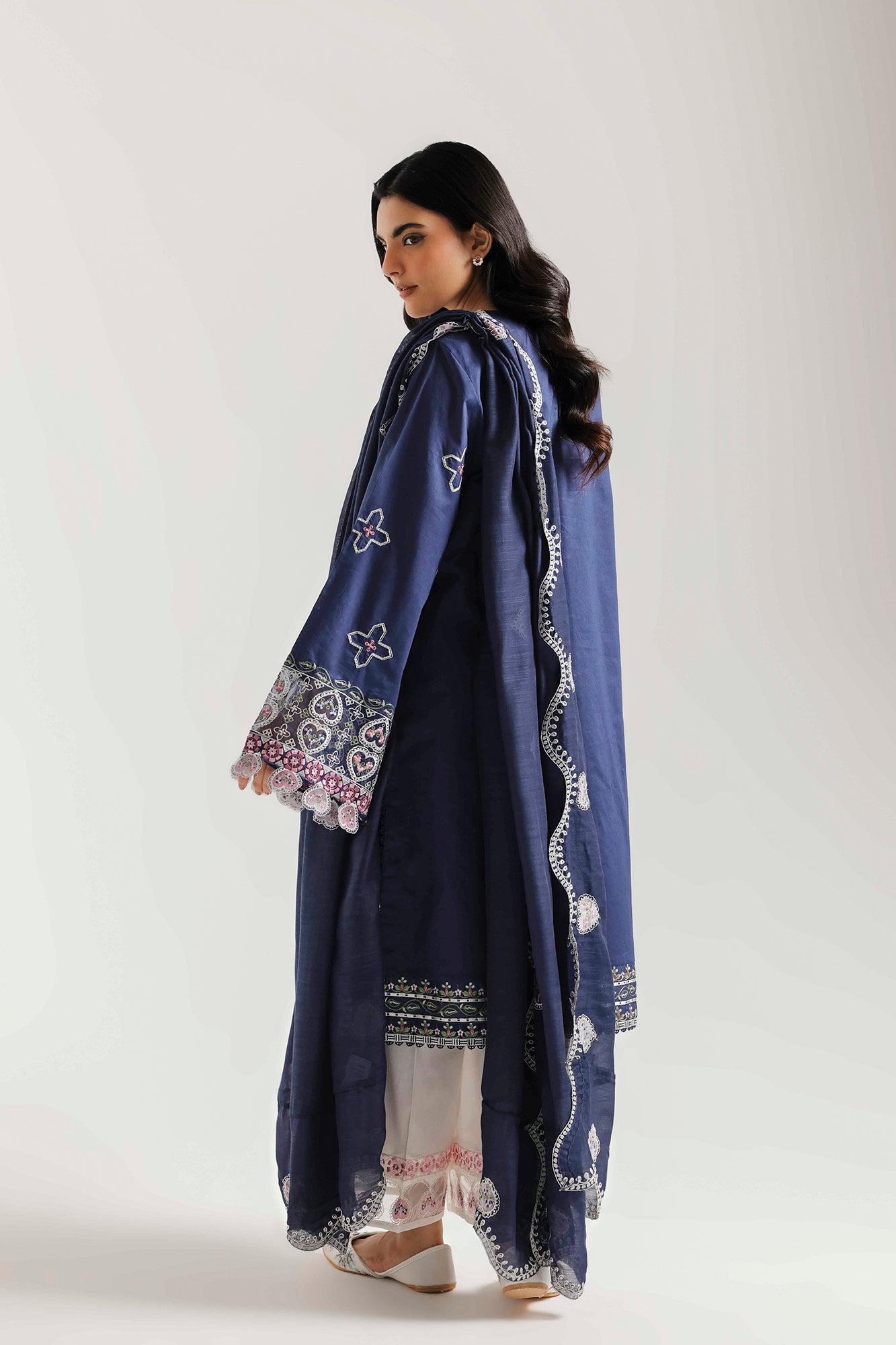 EMBROIDERED SUIT (E4436/103/622)