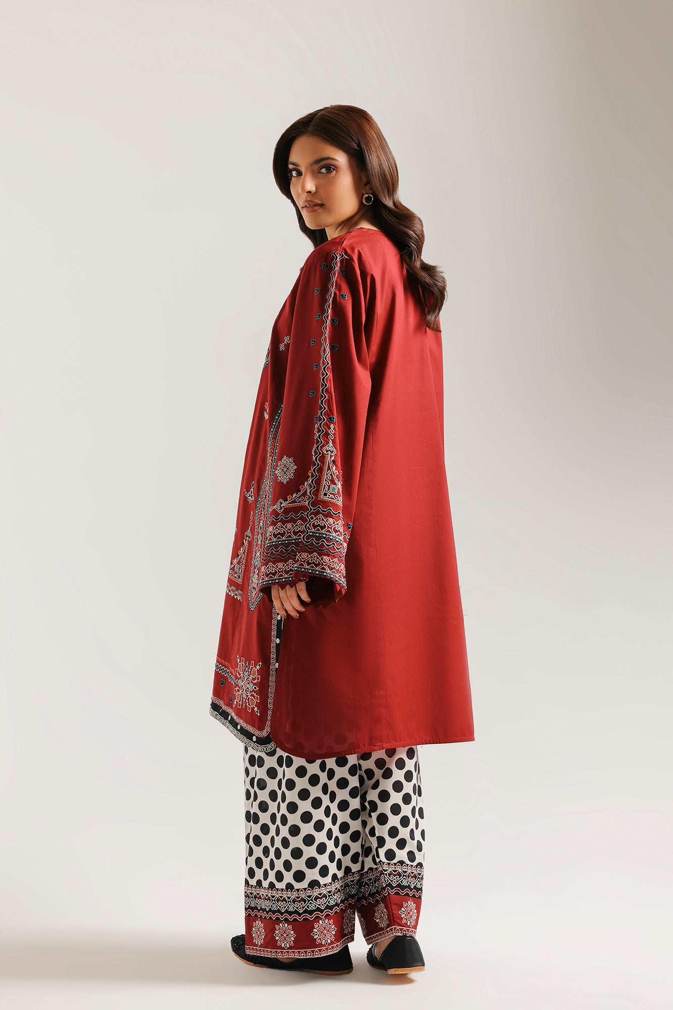 EMBROIDERED SUIT (E4437/103/414)