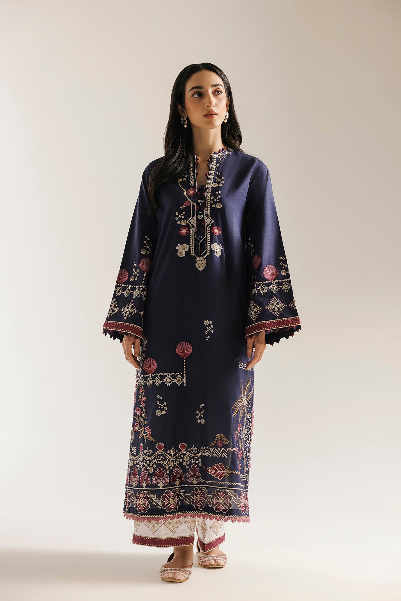 EMBROIDERED SUIT (E4446/103/623)