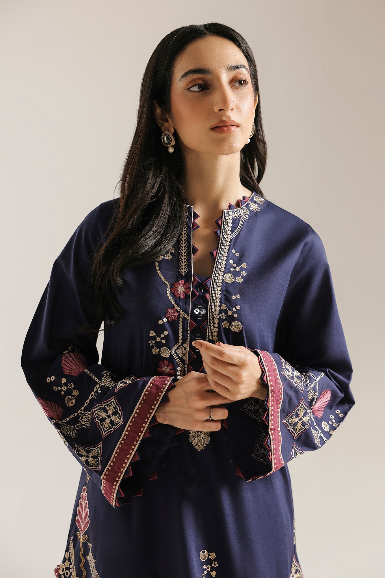 EMBROIDERED SUIT (E4446/103/623)