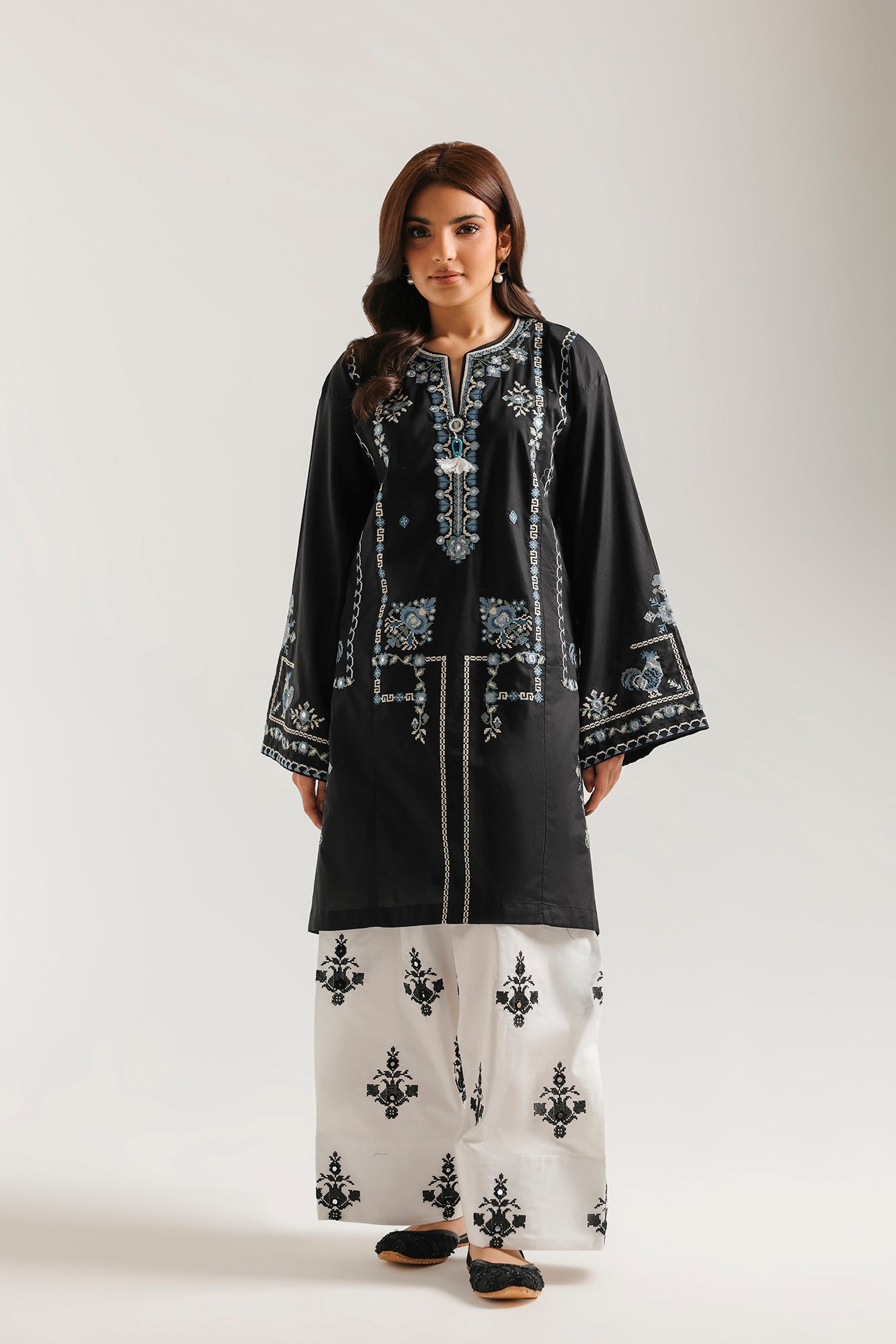 EMBROIDERED SUIT (E4450/103/902)