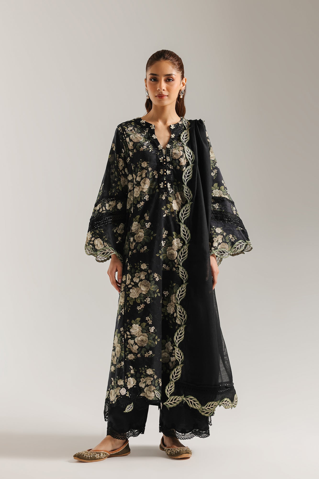 EMBROIDERED SUIT (E4456/103/902)