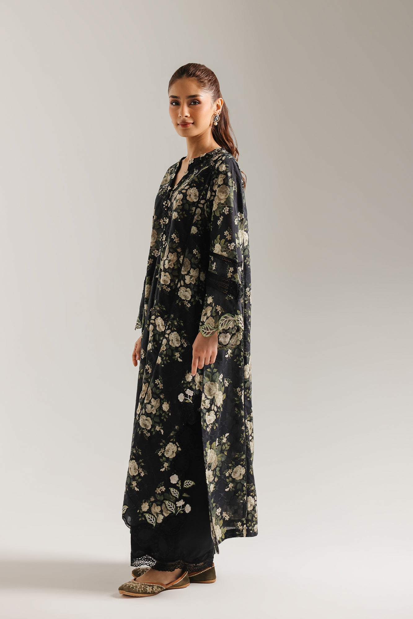 EMBROIDERED SUIT (E4456/103/902)