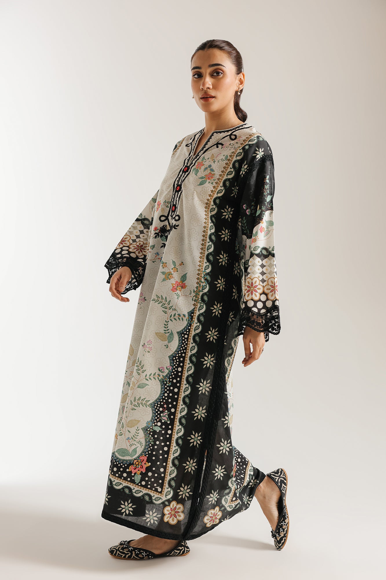 EMBROIDERED KAFTAN (E4462/103/003)