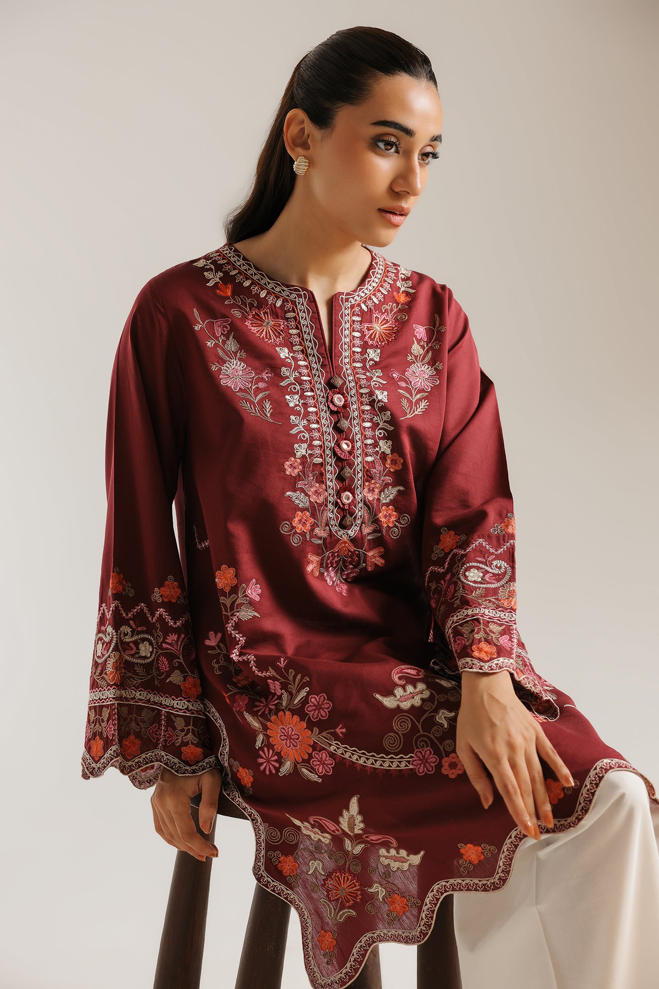 EMBROIDERED SUIT (E4483/103/319)