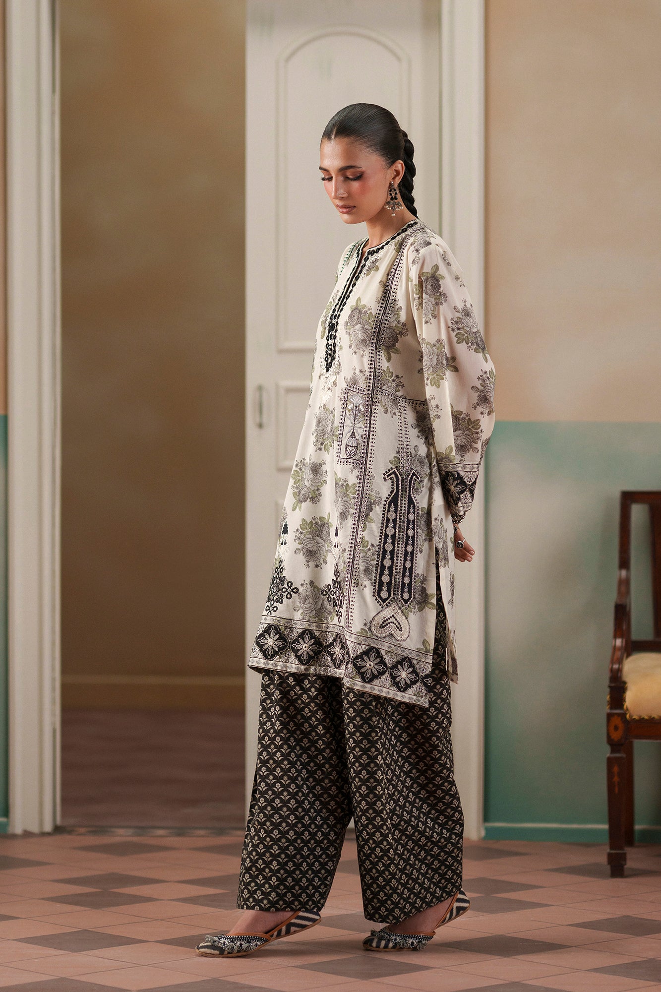 EMBROIDERED SUIT (E4486/103/004)