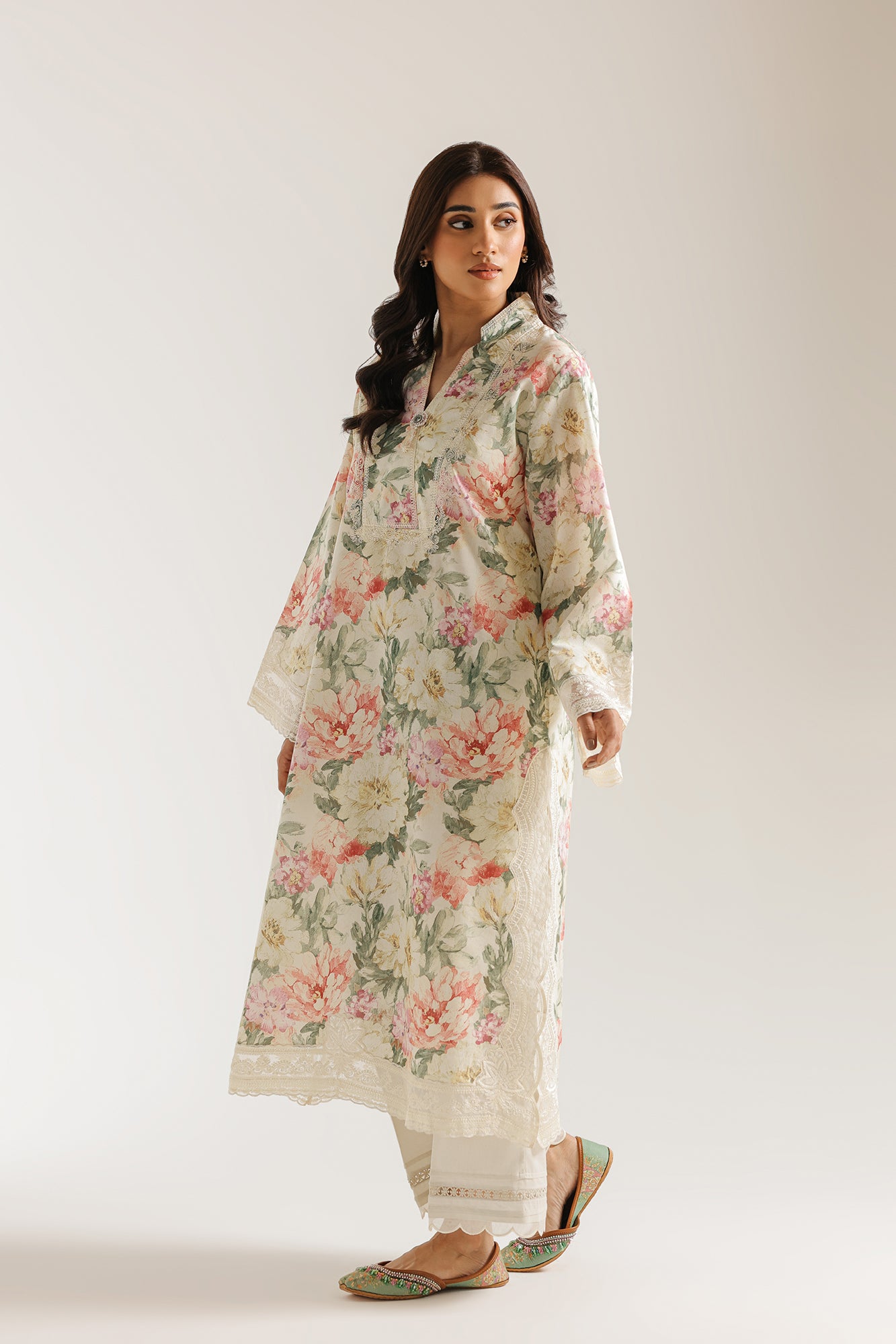 EMBROIDERED SUIT (E4492/103/006)