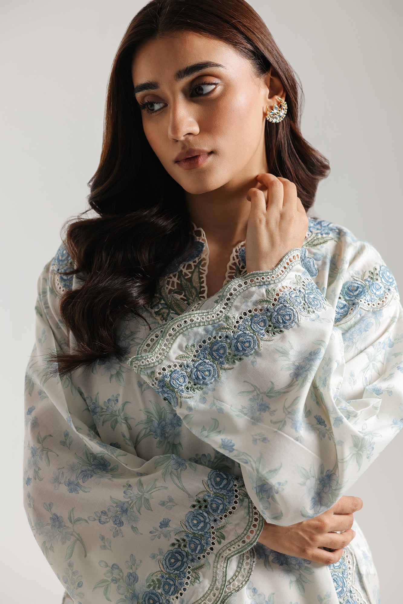 EMBROIDERED SUIT (E4495/103/001)