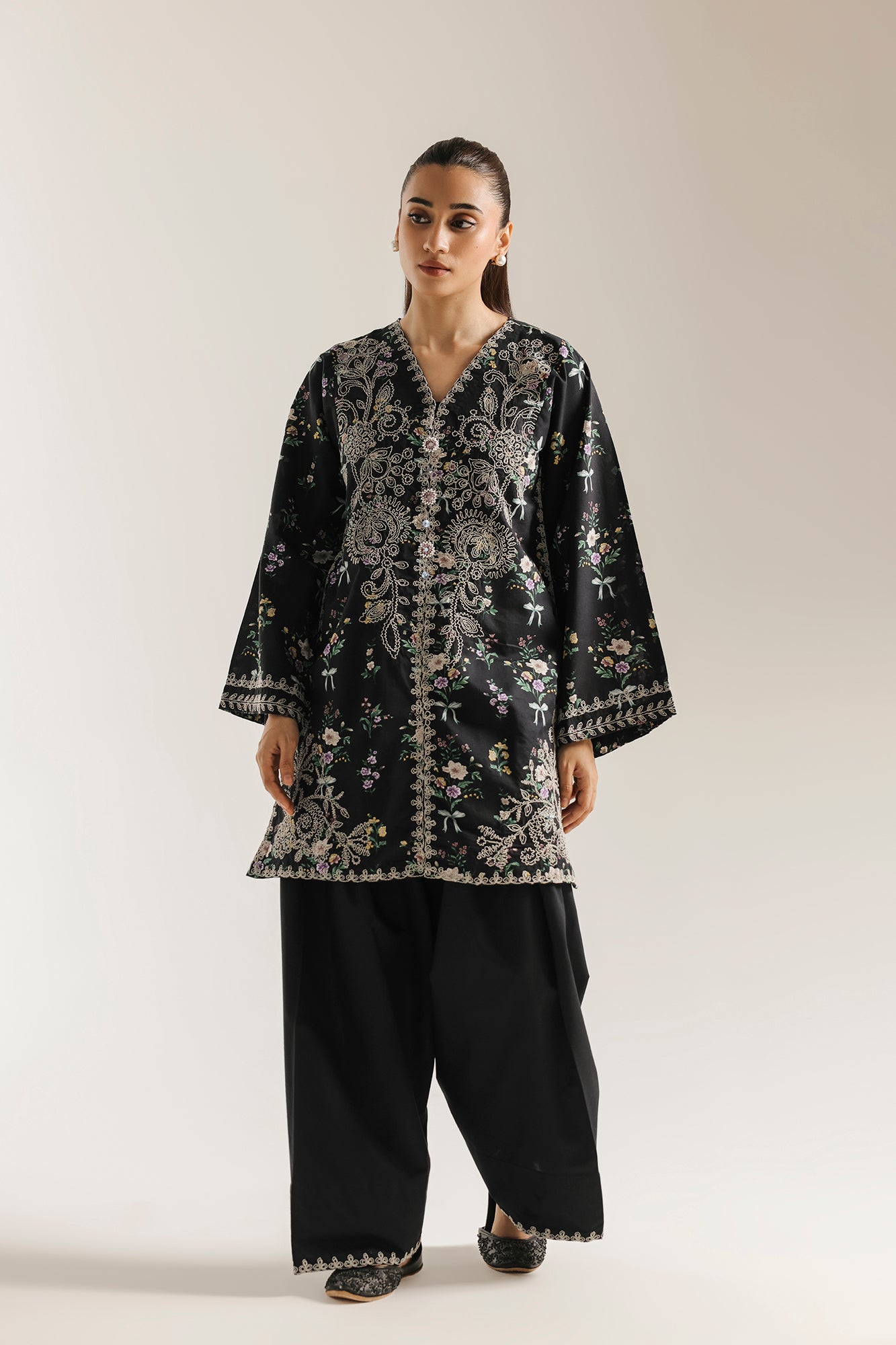 EMBROIDERED SUIT (E4497/103/901)