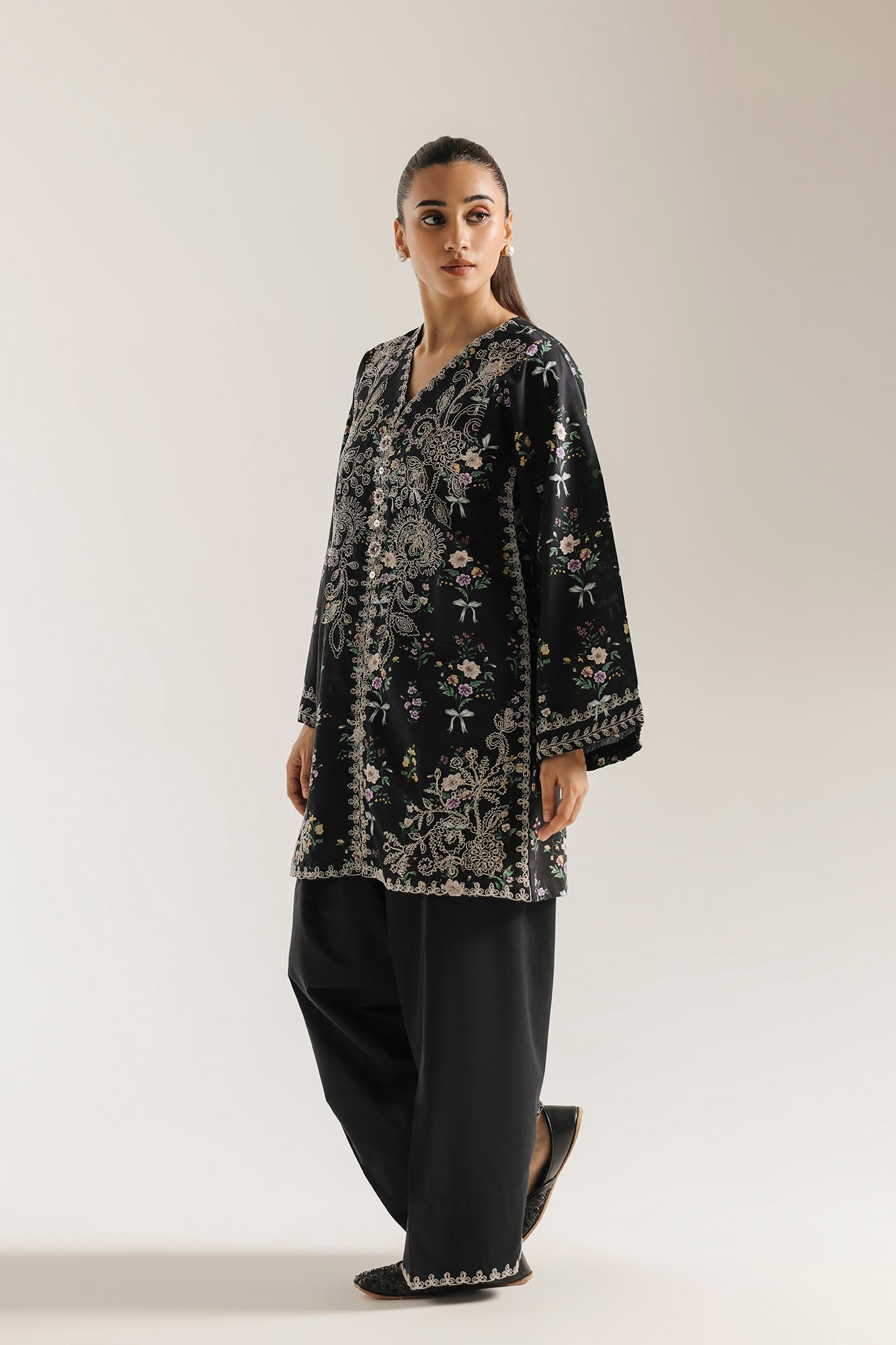 EMBROIDERED SUIT (E4497/103/901)