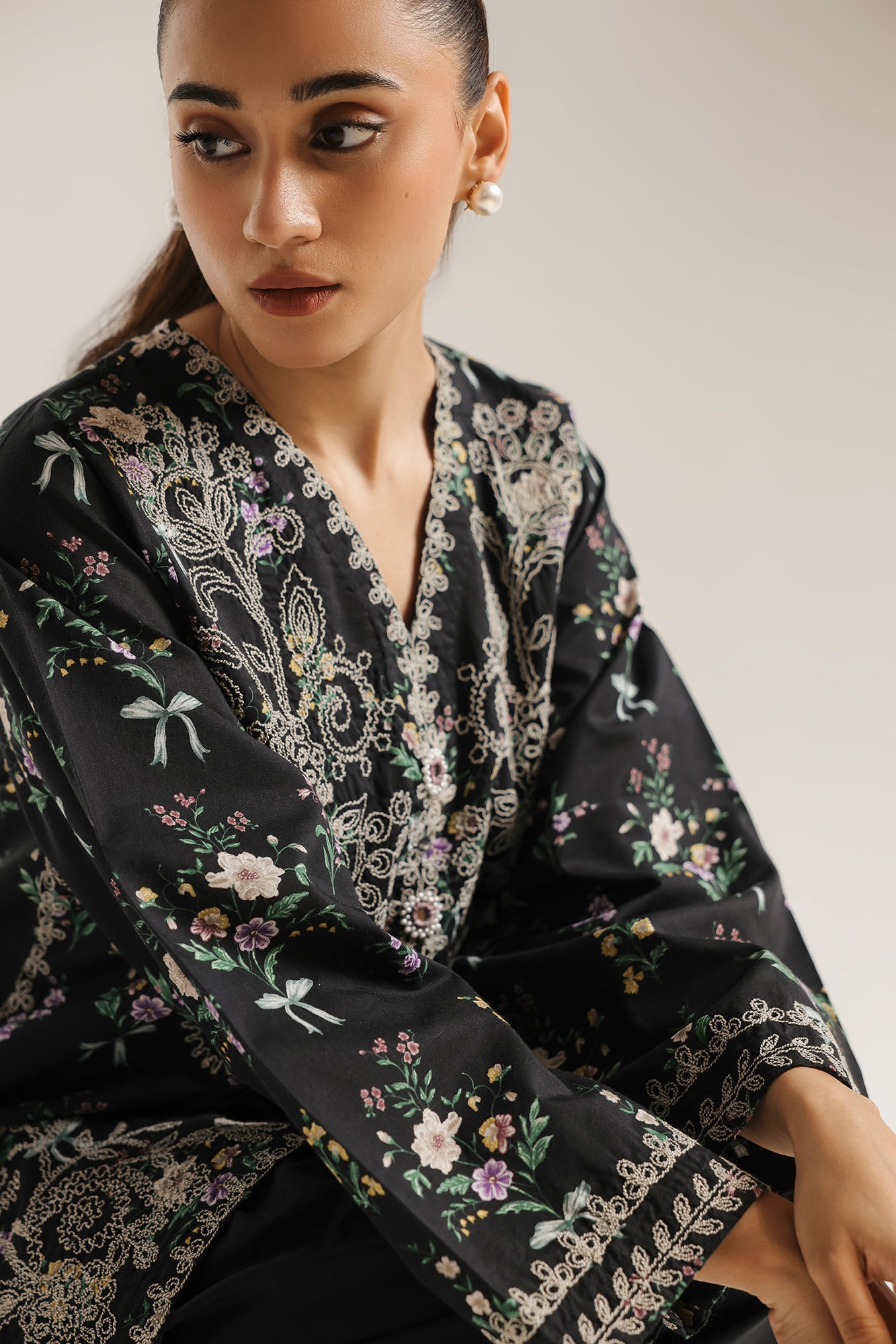 EMBROIDERED SUIT (E4497/103/901)
