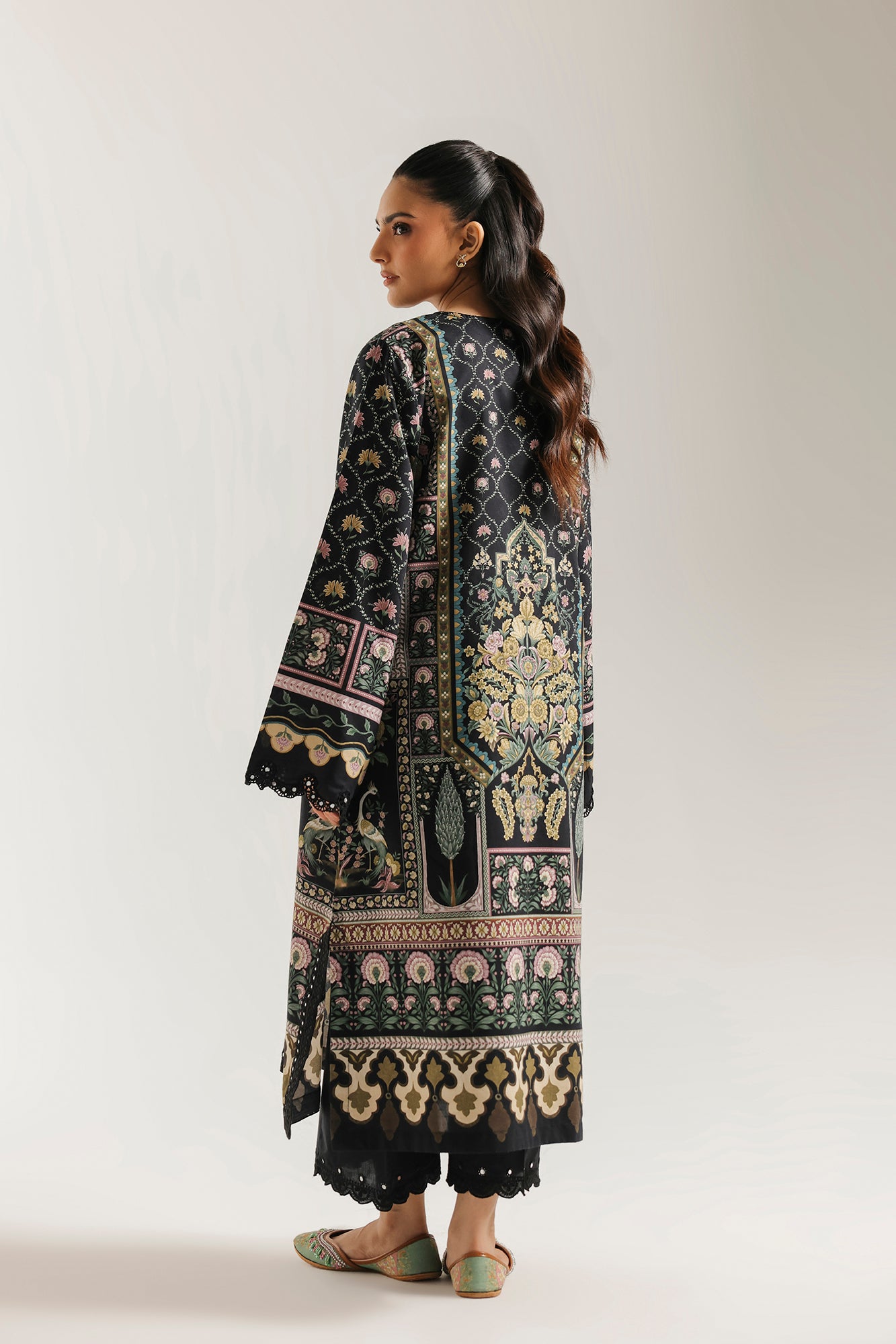 EMBROIDERED SUIT (E4498/103/902)