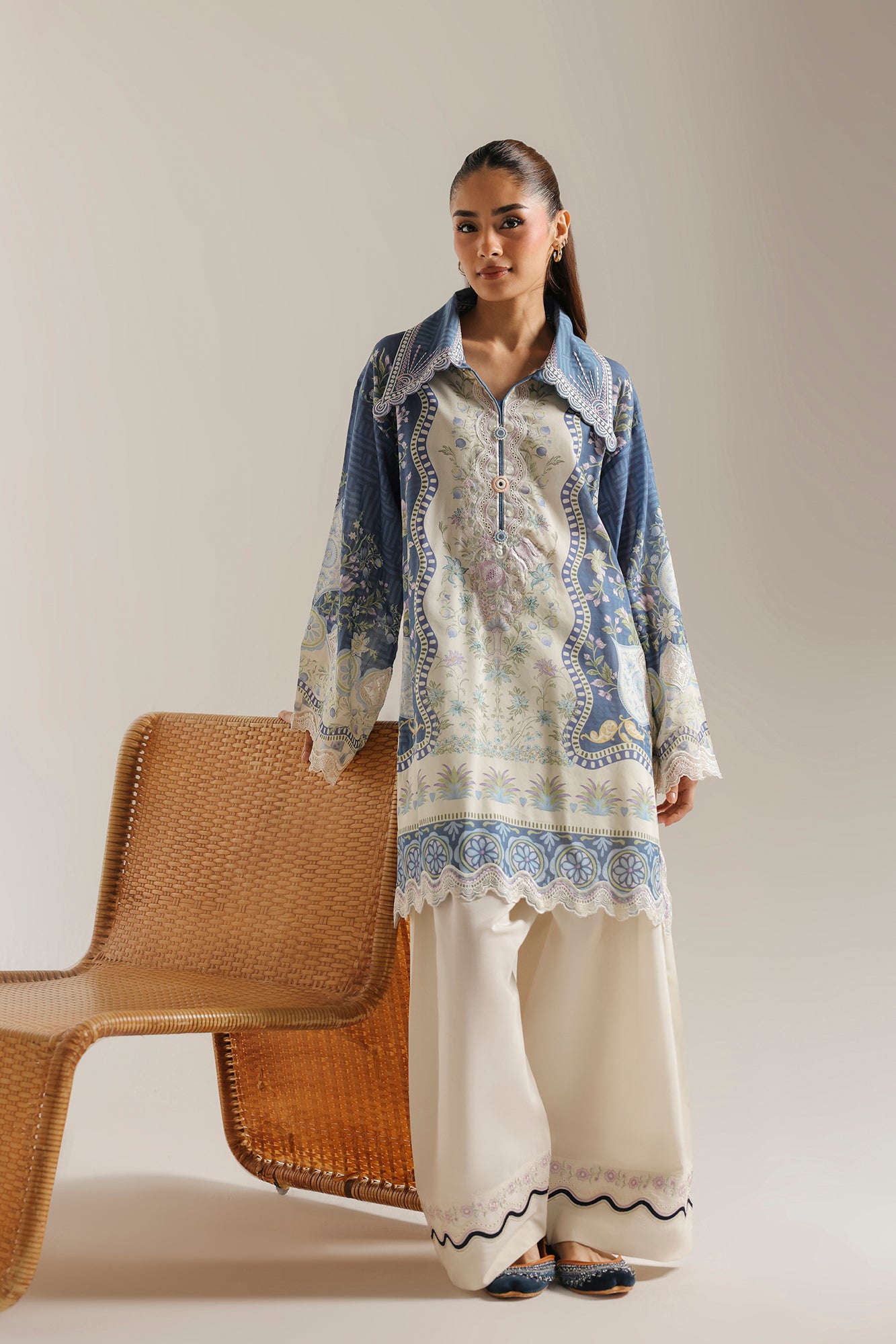 EMBROIDERED SUIT (E4521/103/627)