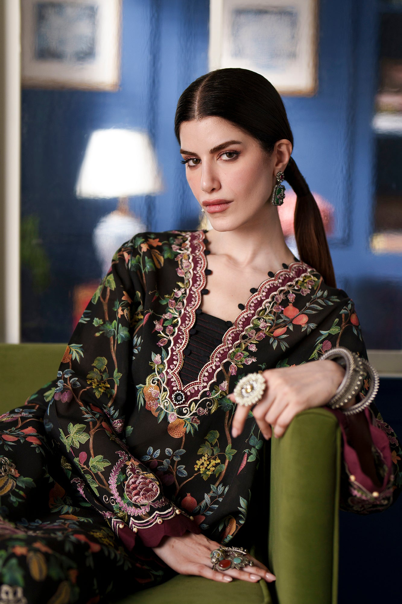 EMBROIDERED SUIT (E4522/103/902)