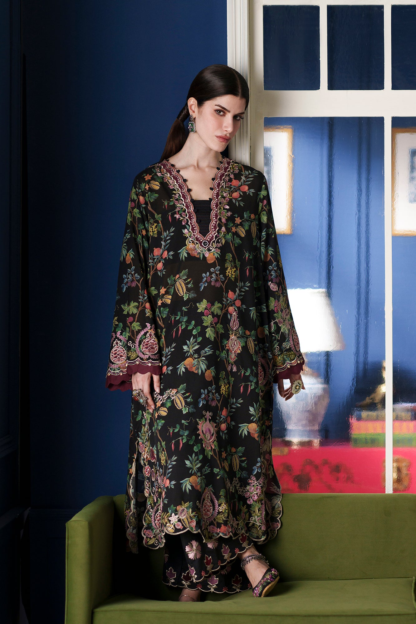 EMBROIDERED SUIT (E4522/103/902)