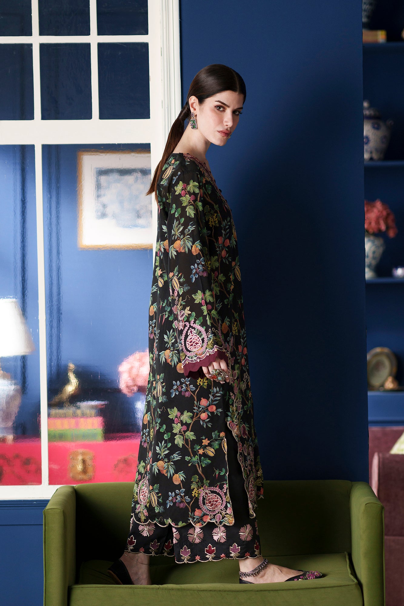 EMBROIDERED SUIT (E4522/103/902)