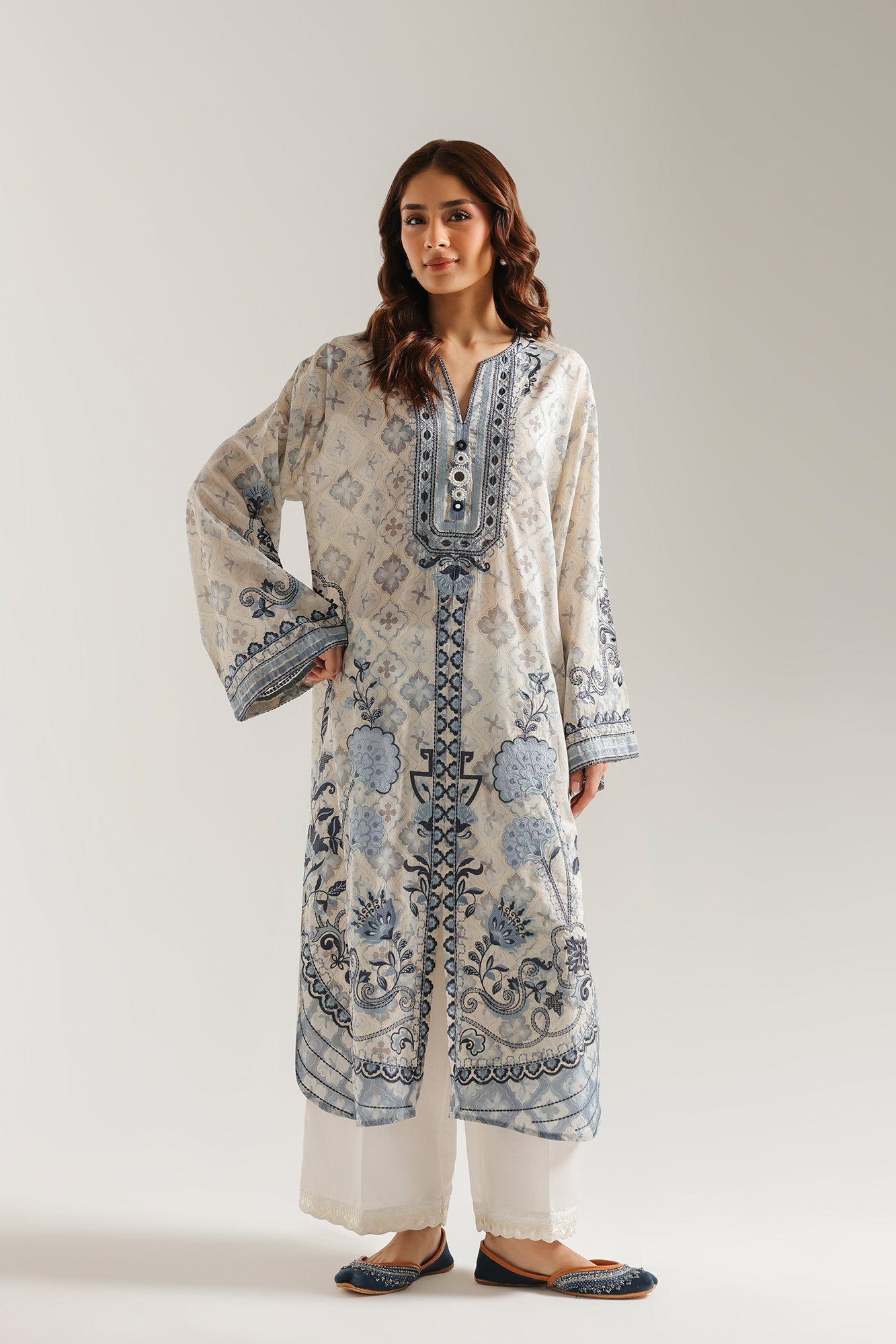 EMBROIDERED SUIT (E4524/103/005)