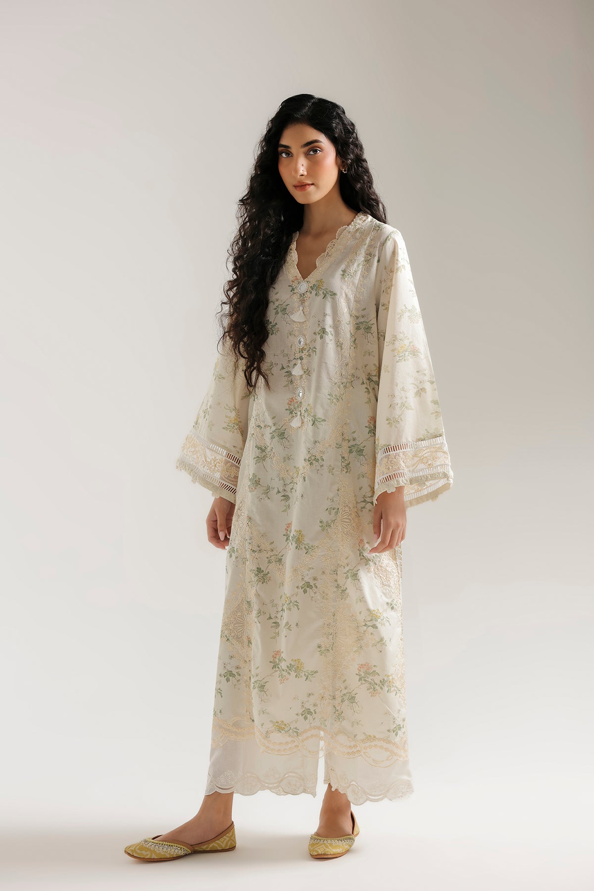 EMBROIDERED SUIT (E4527/103/003)