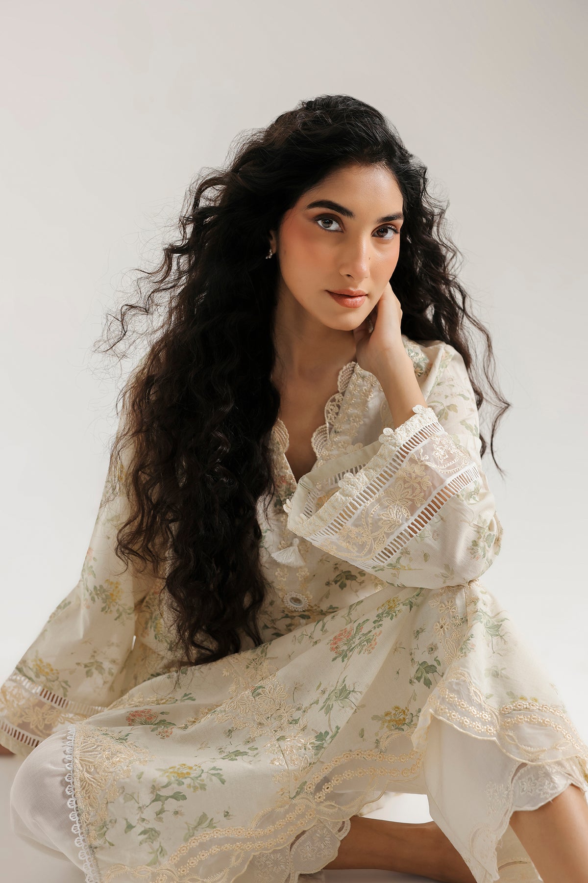EMBROIDERED SUIT (E4527/103/003)