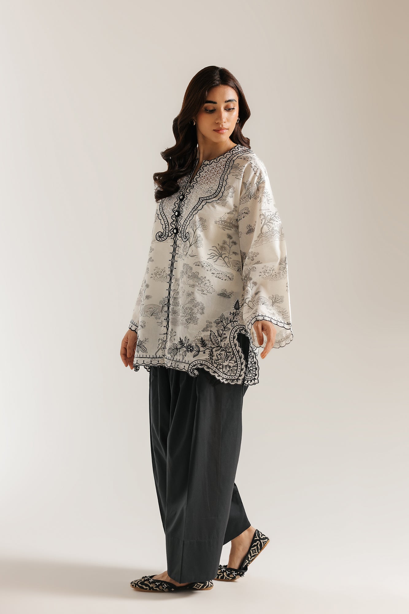 EMBROIDERED SUIT (E4532/103/005)