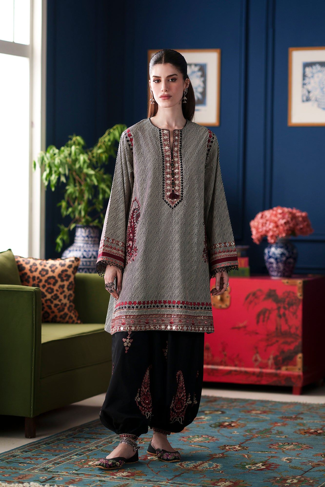 EMBROIDERED SUIT (E4546/103/005)
