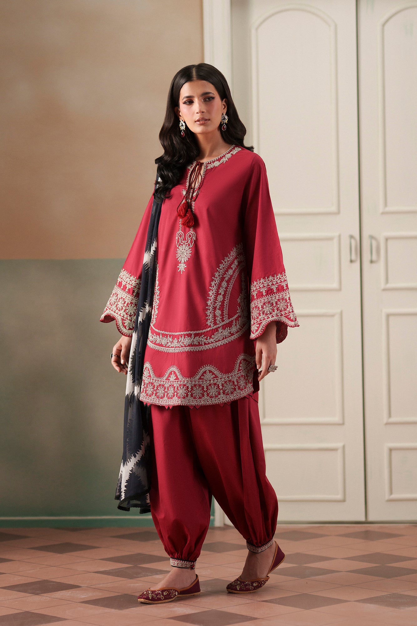 EMBROIDERED SUIT (E4600/103/416)