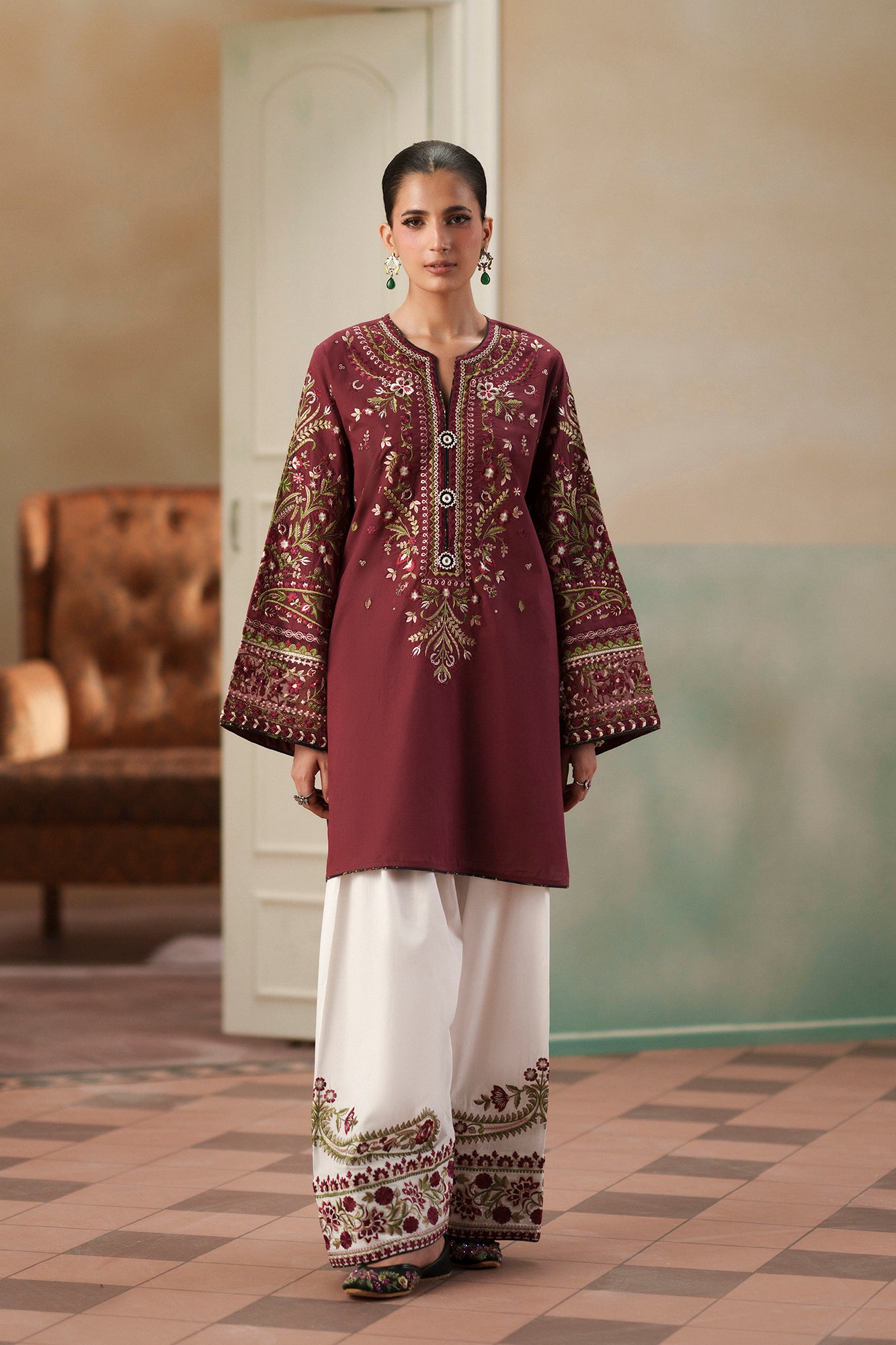EMBROIDERED SUIT (E4605/103/402)
