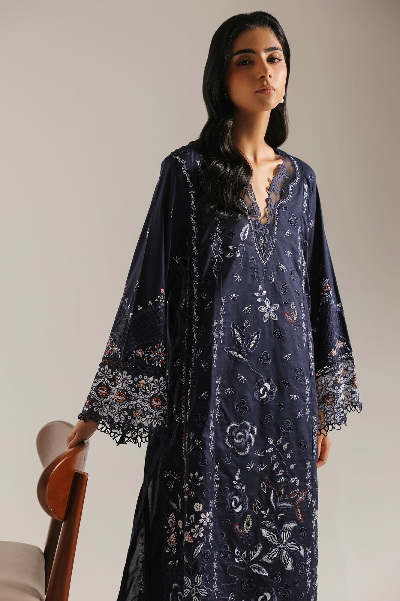EMBROIDERED SUIT (E4612/103/618)