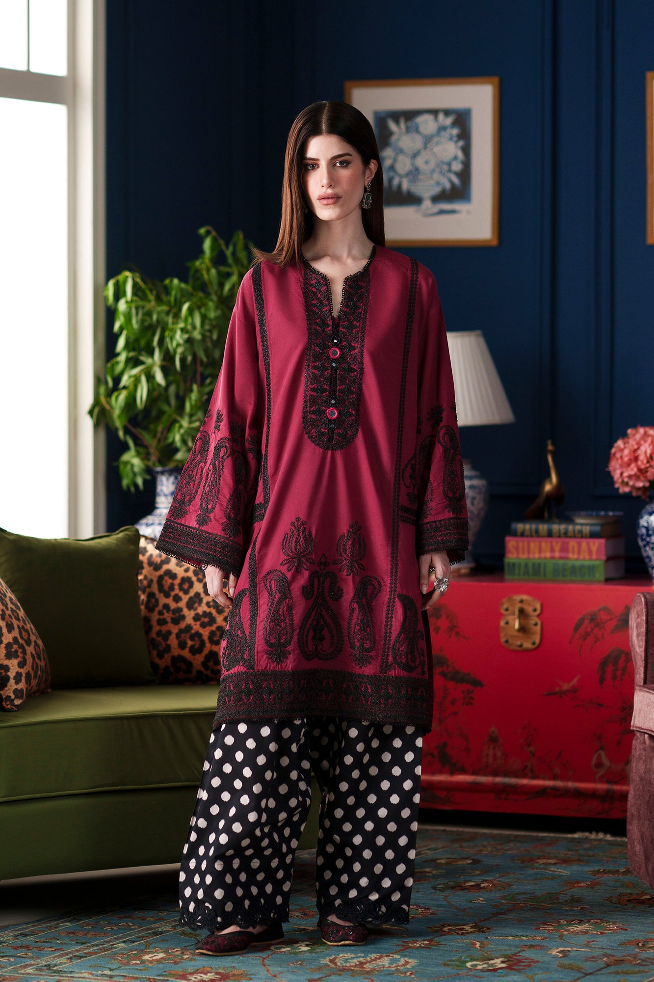 EMBROIDERED SUIT (E4623/103/320)