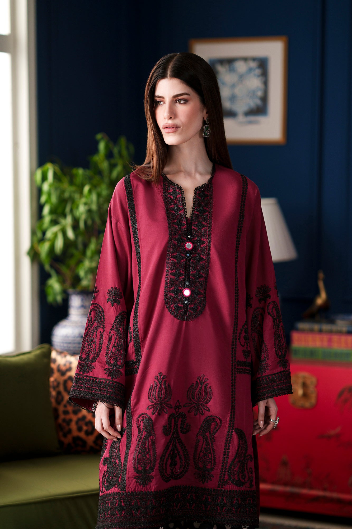 EMBROIDERED SUIT (E4623/103/320)