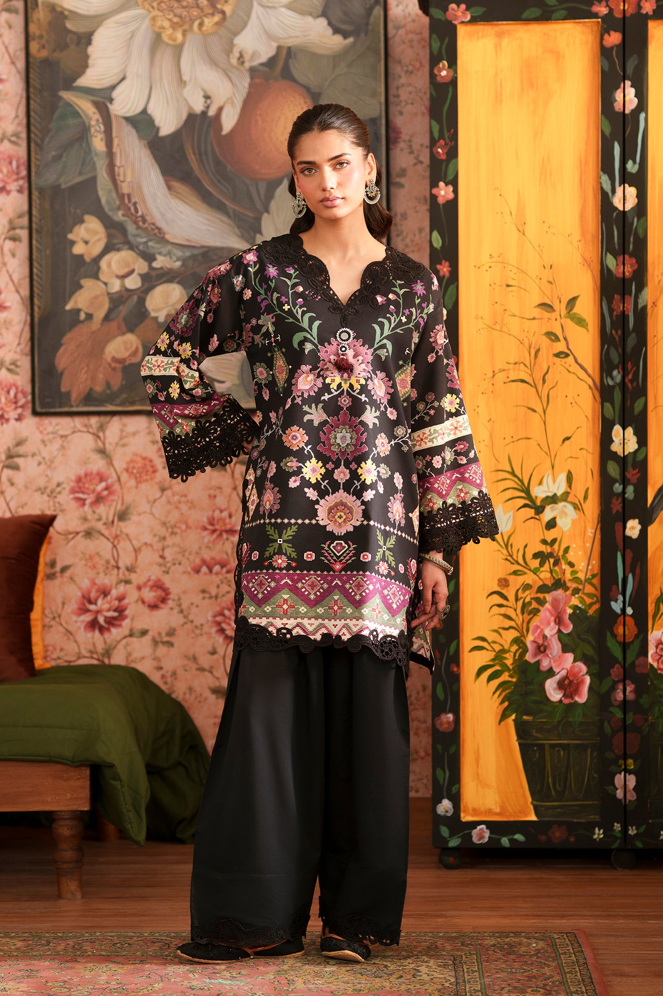 EMBROIDERED SUIT (E4628/103/901)