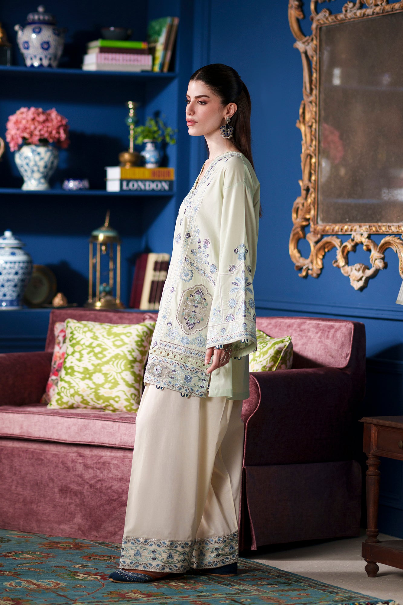 EMBROIDERED SUIT (E4639/103/720)