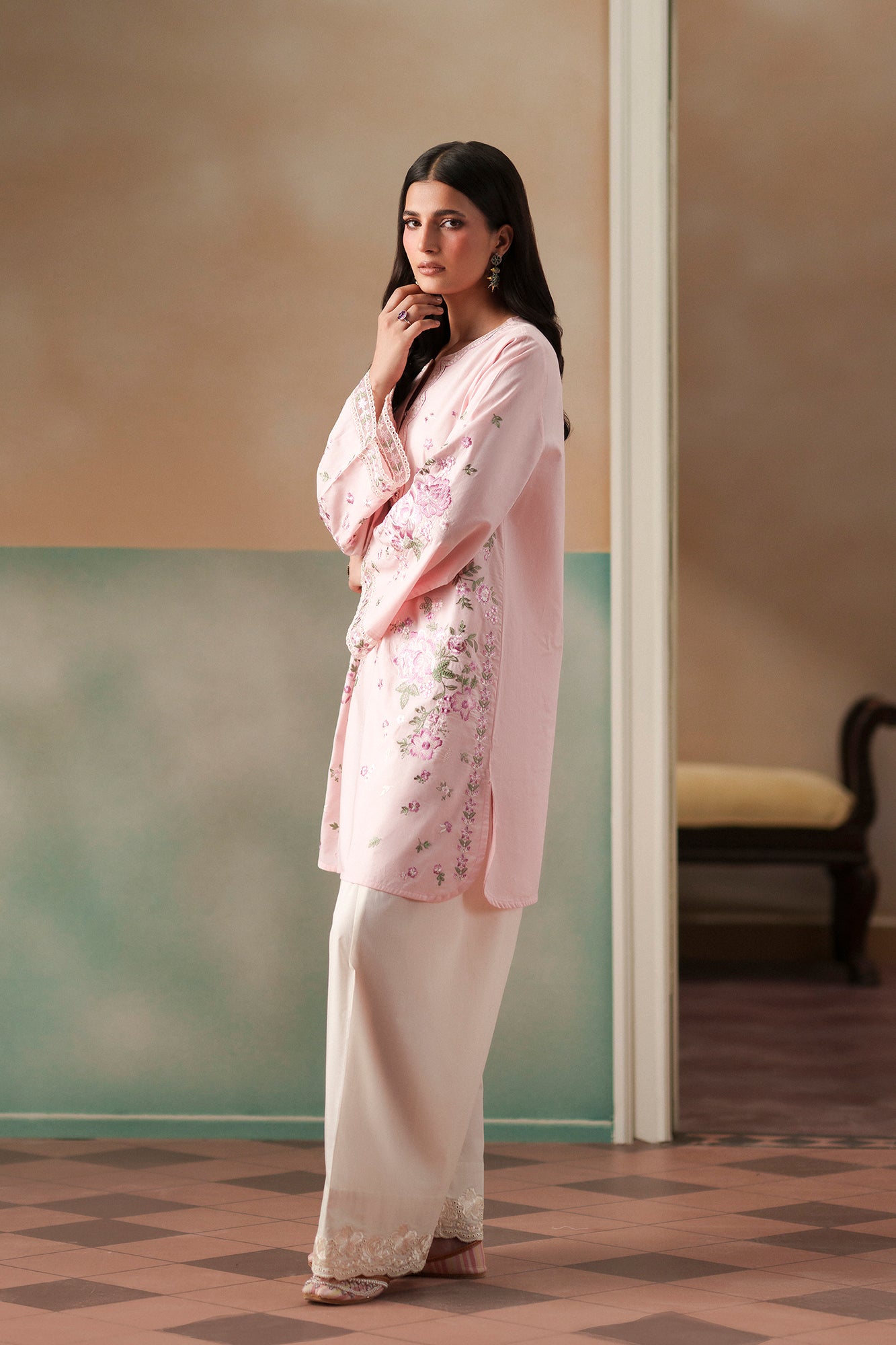 EMBROIDERED SUIT (E4641/103/424)