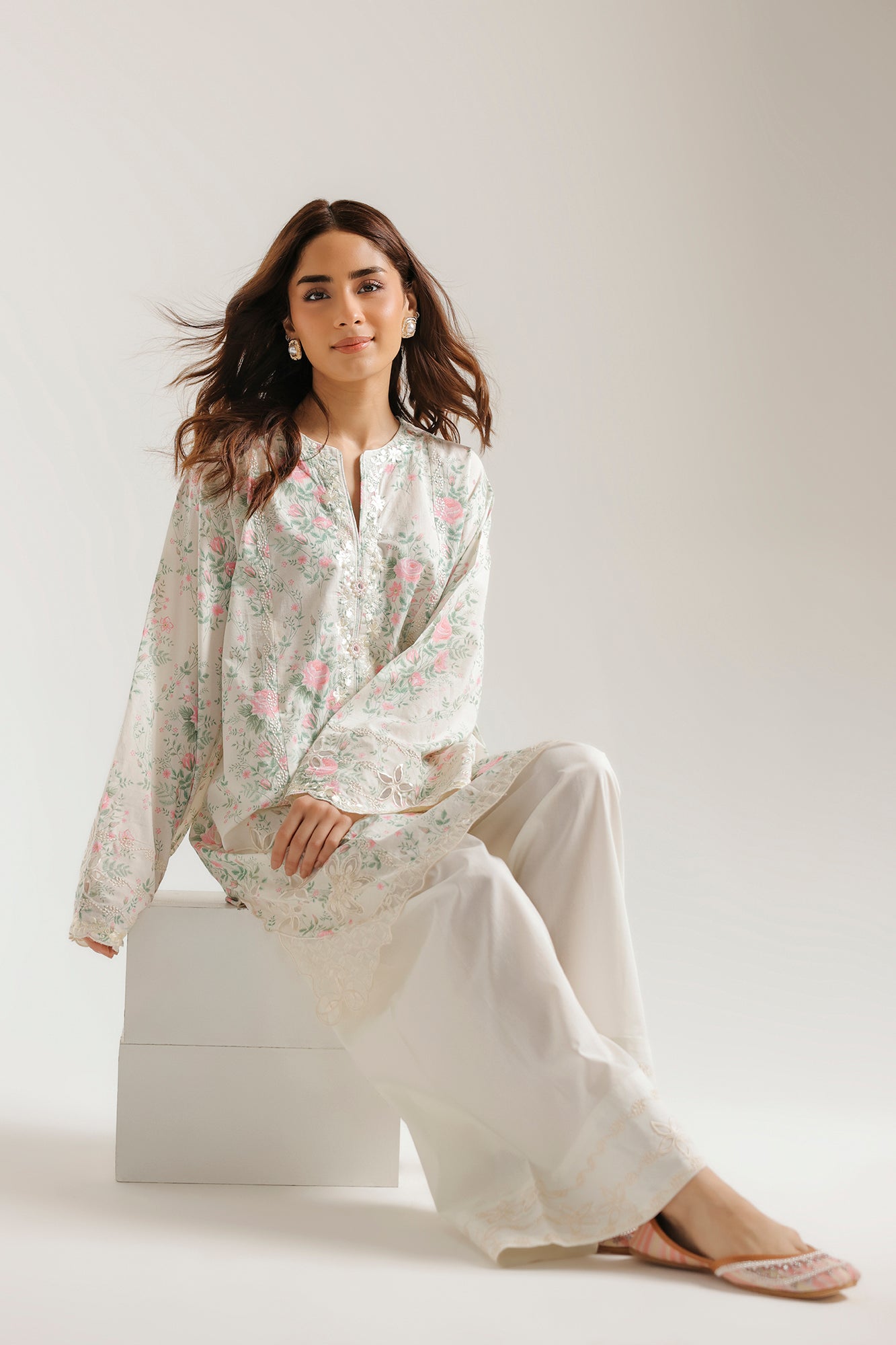 EMBROIDERED SUIT (E4643/103/003)