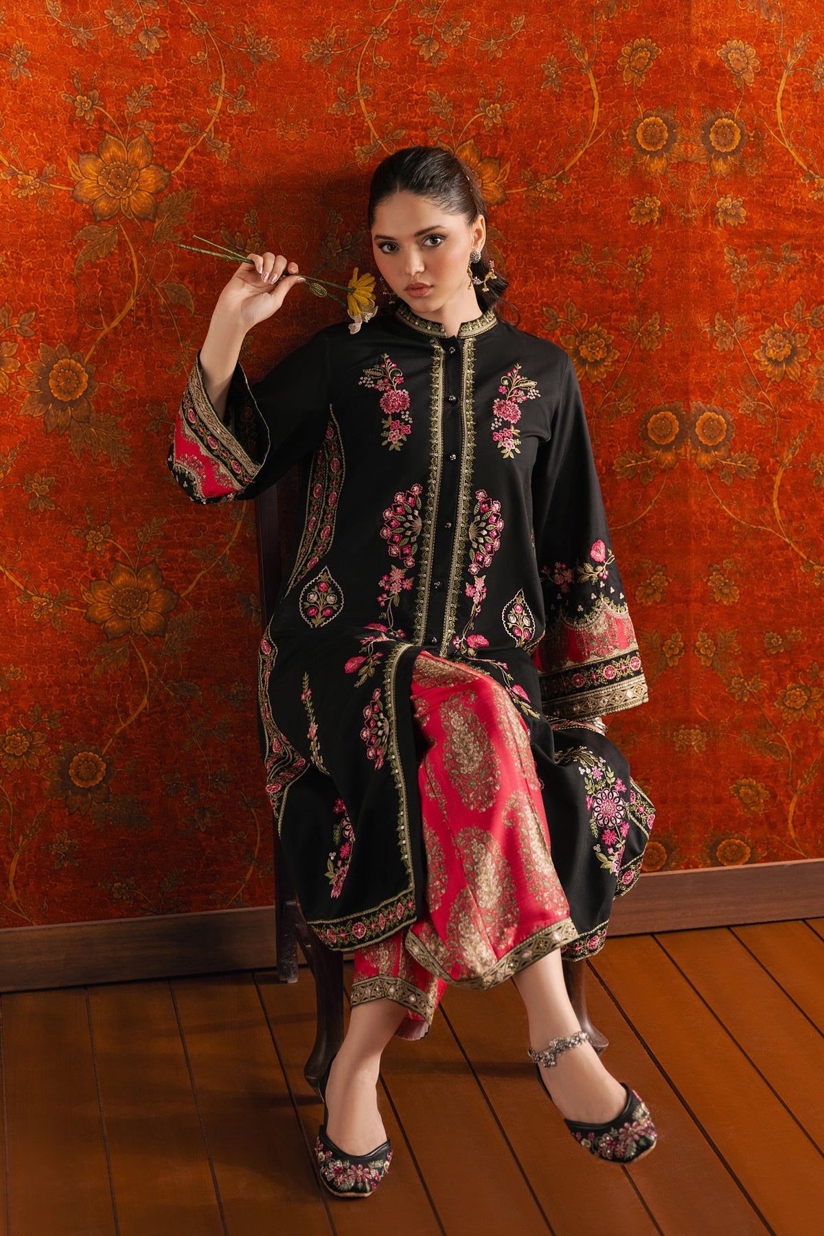 EMBROIDERED SUIT (E4701/103/901)