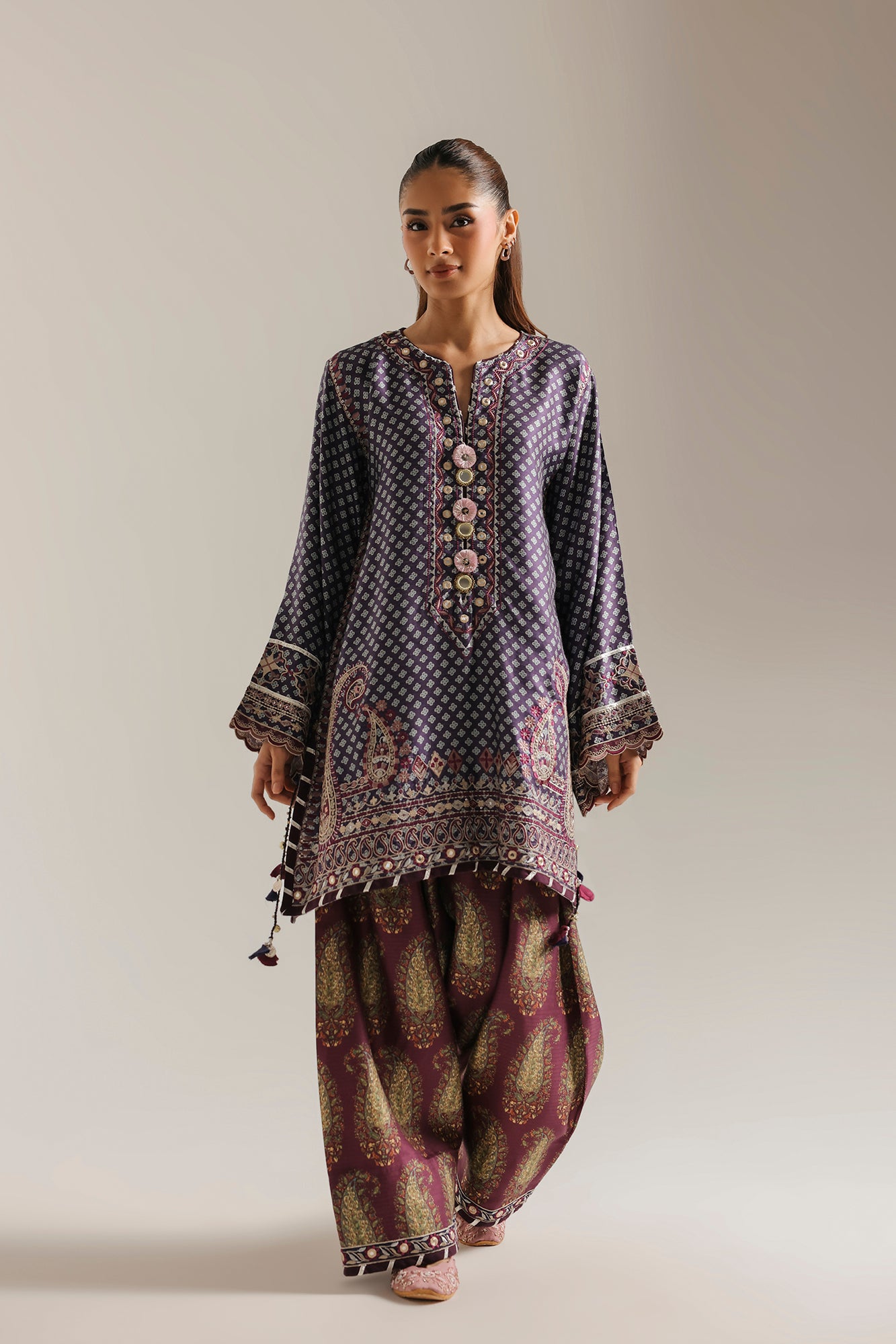 EMBROIDERED SUIT (E4702/103/622)