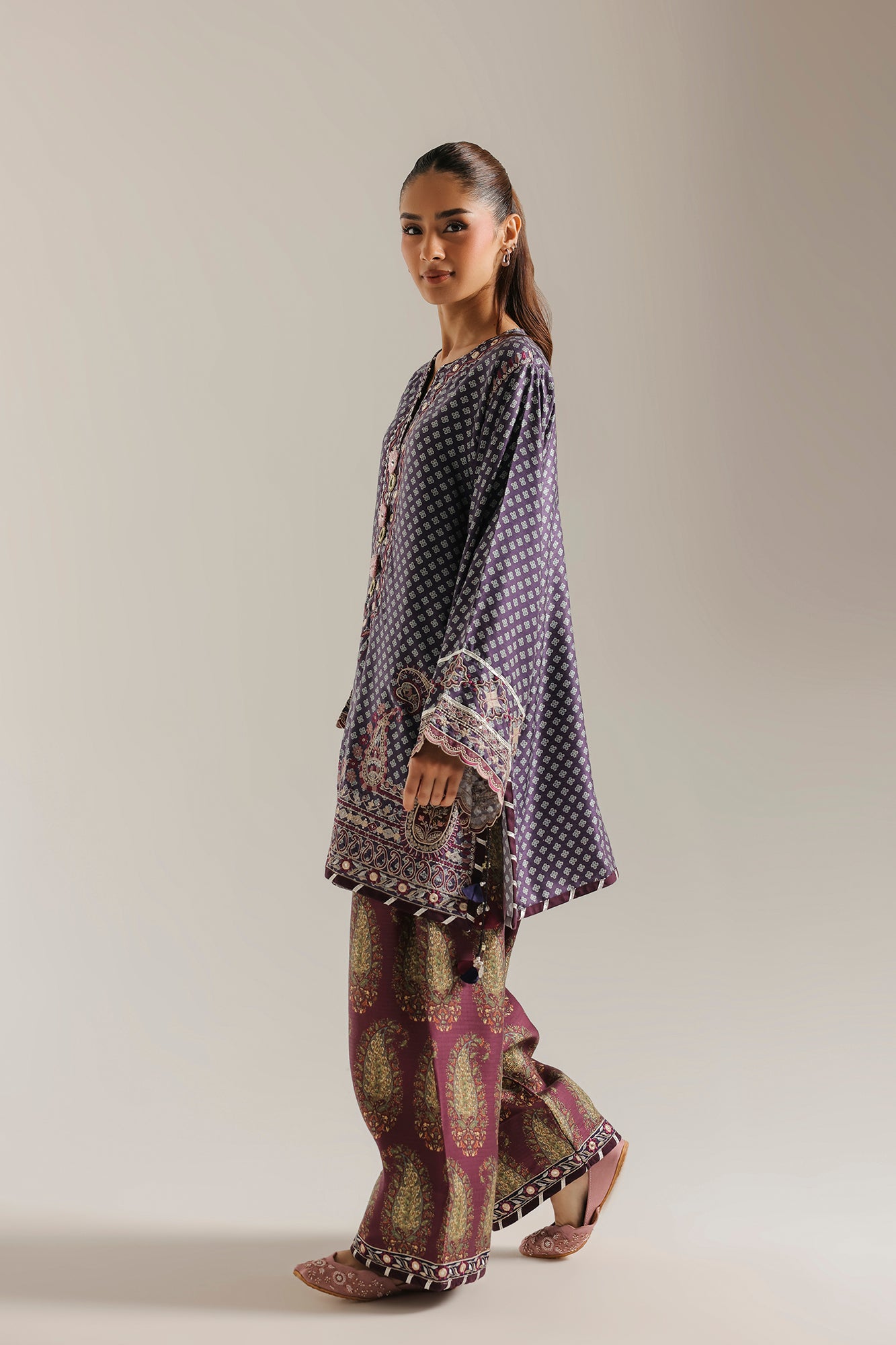 EMBROIDERED SUIT (E4702/103/622)