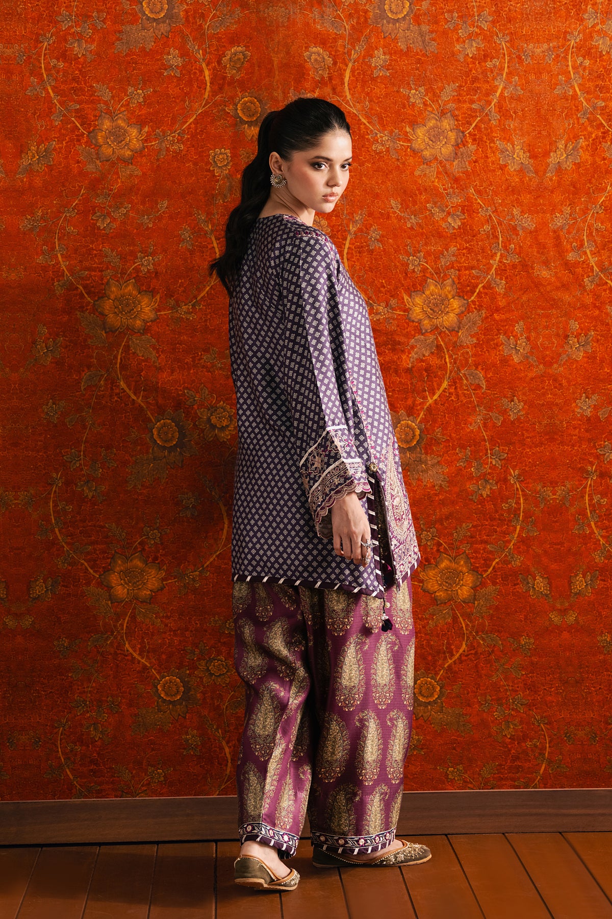 EMBROIDERED SUIT (E4702/103/622)
