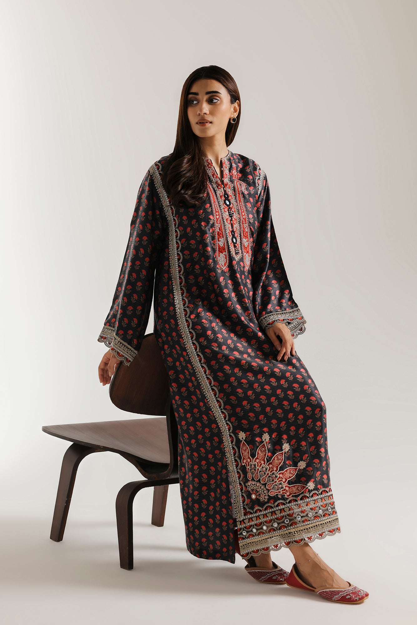 EMBROIDERED KAFTAN (E4703/103/902)