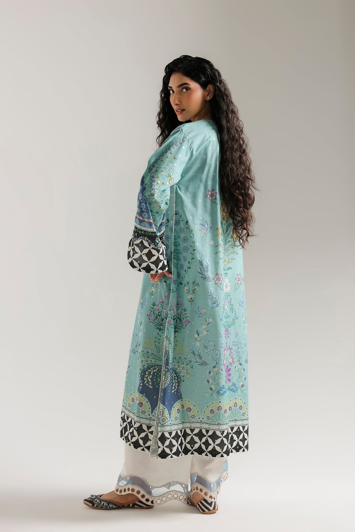 EMBROIDERED SUIT (E4705-103-635)