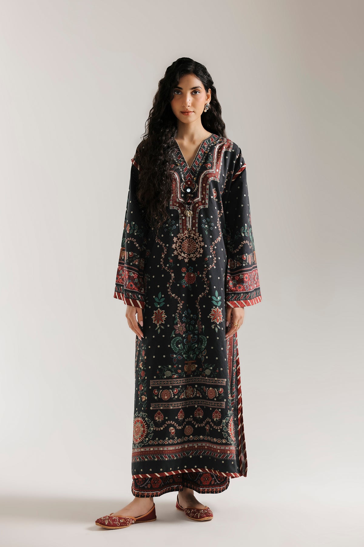 EMBROIDERED SUIT (E4706-103-901)