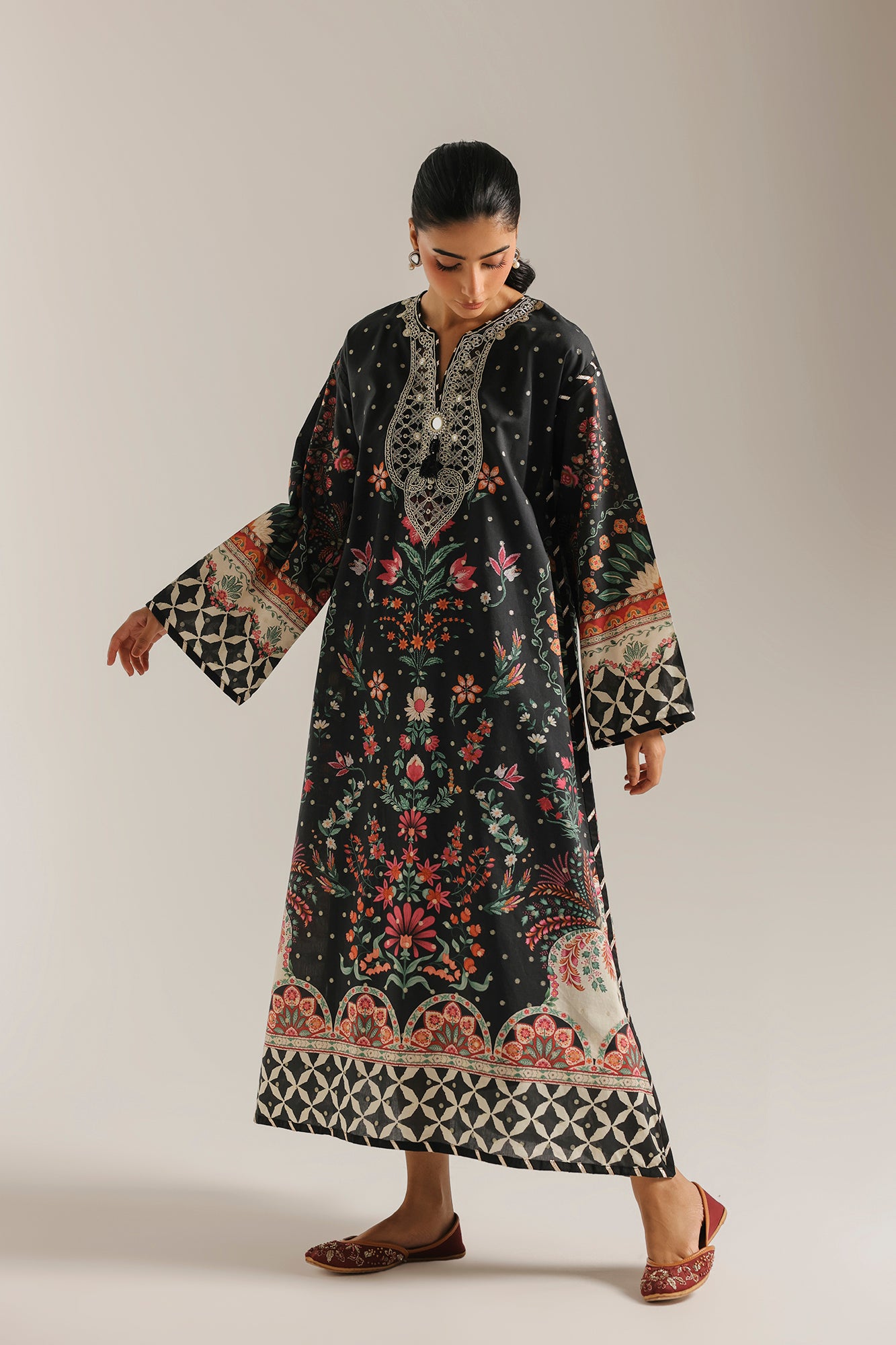 EMBROIDERED KAFTAN (E4707-103-901)