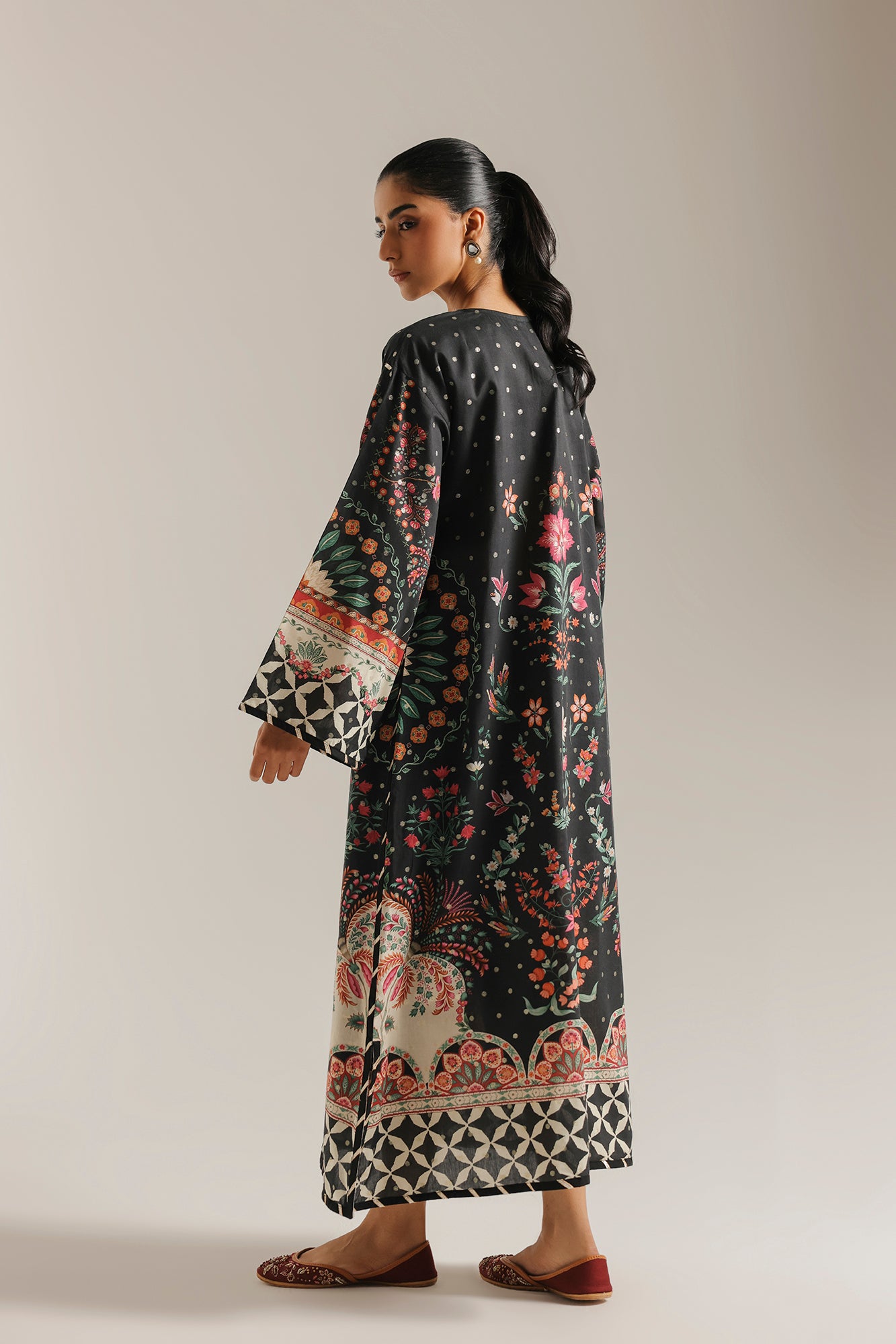 EMBROIDERED KAFTAN (E4707-103-901)